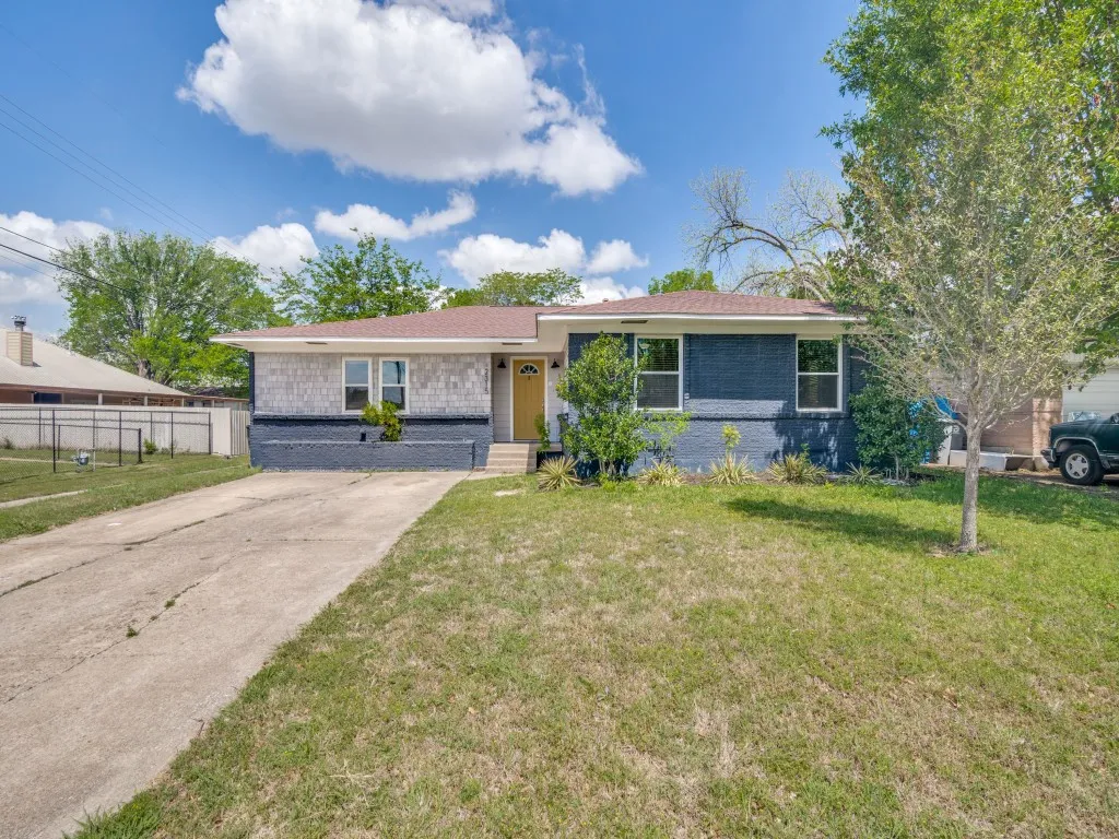 Single Family Residence For Sale in Dallas County , 2315 Inadale Avenue, Dallas, Texas 75228, 3 Bedroom, 2 Bathroom, 2 Garage spaces, 1,702 Sqft, built in 1957, Preowned, mls#21232205, Real Estate Agent in Dallas, Homes For Sale in Dallas county, Homes For Sale in Dallas, Realtor in Dallas Texas, Real Estate Brokerage Independent Realty Texas, Luminita Cordes Realtor