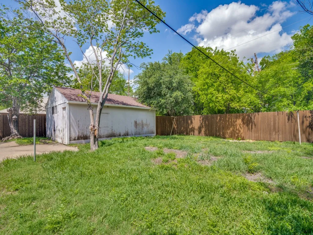 Single Family Residence For Sale in Dallas County , 2315 Inadale Avenue, Dallas, Texas 75228, 3 Bedroom, 2 Bathroom, 2 Garage spaces, 1,702 Sqft, built in 1957, Preowned, mls#21232205, Real Estate Agent in Dallas, Homes For Sale in Dallas county, Homes For Sale in Dallas, Realtor in Dallas Texas, Real Estate Brokerage Independent Realty Texas, Luminita Cordes Realtor