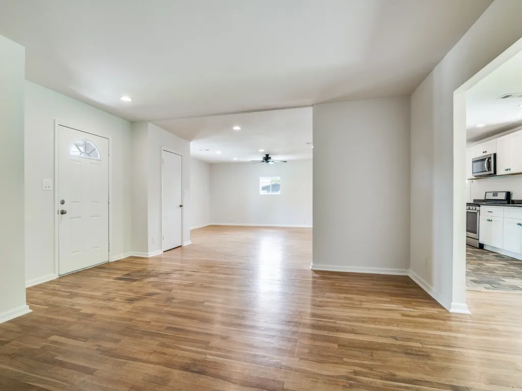 Single Family Residence For Sale in Dallas County , 2315 Inadale Avenue, Dallas, Texas 75228, 3 Bedroom, 2 Bathroom, 2 Garage spaces, 1,702 Sqft, built in 1957, Preowned, mls#21232205, Real Estate Agent in Dallas, Homes For Sale in Dallas county, Homes For Sale in Dallas, Realtor in Dallas Texas, Real Estate Brokerage Independent Realty Texas, Luminita Cordes Realtor