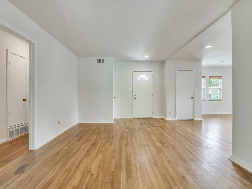 Single Family Residence For Sale in Dallas County , 2315 Inadale Avenue, Dallas, Texas 75228, 3 Bedroom, 2 Bathroom, 2 Garage spaces, 1,702 Sqft, built in 1957, Preowned, mls#21232205, Real Estate Agent in Dallas, Homes For Sale in Dallas county, Homes For Sale in Dallas, Realtor in Dallas Texas, Real Estate Brokerage Independent Realty Texas, Luminita Cordes Realtor