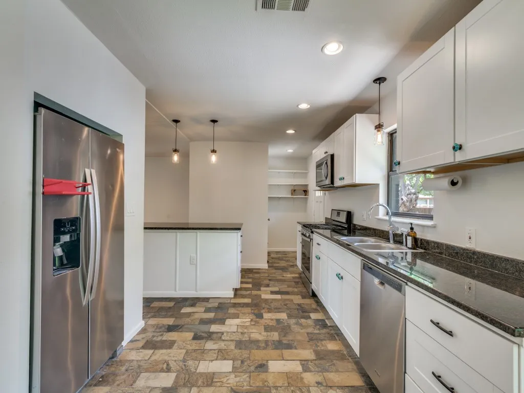Single Family Residence For Sale in Dallas County , 2315 Inadale Avenue, Dallas, Texas 75228, 3 Bedroom, 2 Bathroom, 2 Garage spaces, 1,702 Sqft, built in 1957, Preowned, mls#21232205, Real Estate Agent in Dallas, Homes For Sale in Dallas county, Homes For Sale in Dallas, Realtor in Dallas Texas, Real Estate Brokerage Independent Realty Texas, Luminita Cordes Realtor