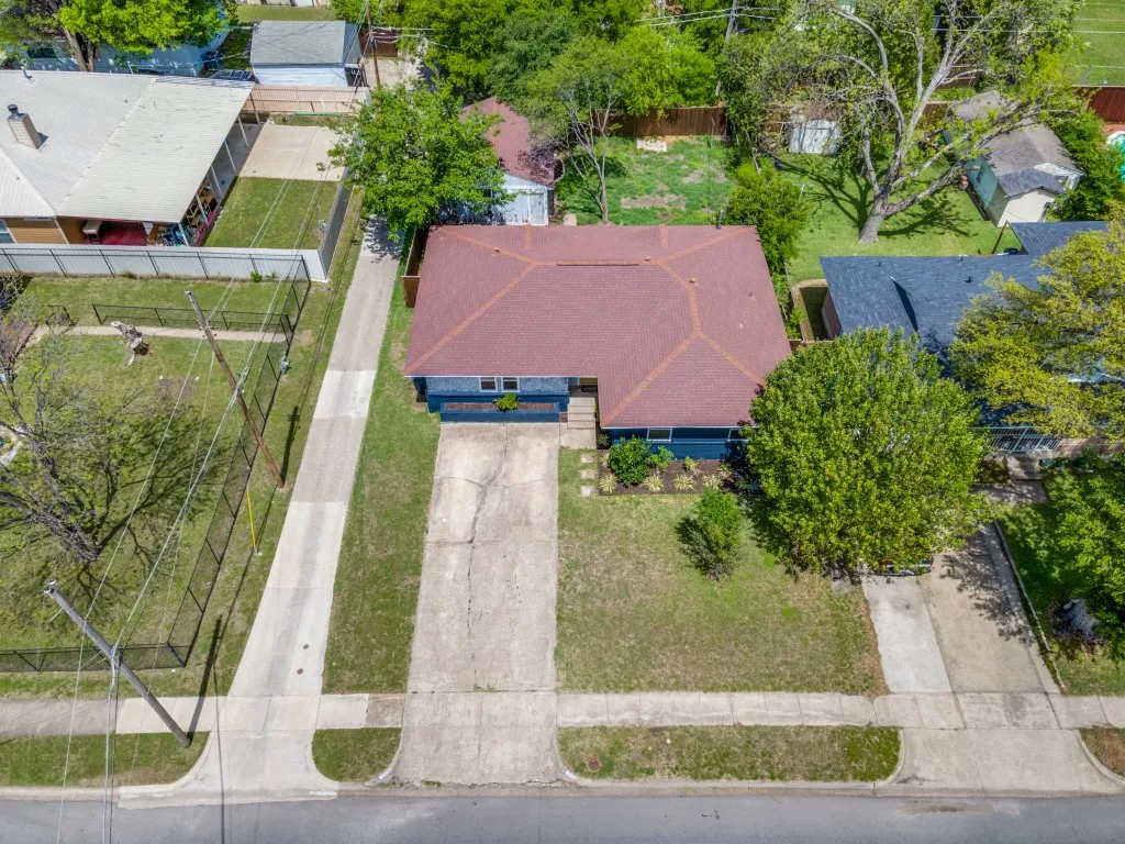 Single Family Residence For Sale in Dallas County , 2315 Inadale Avenue, Dallas, Texas 75228, 3 Bedroom, 2 Bathroom, 2 Garage spaces, 1,702 Sqft, built in 1957, Preowned, mls#21232205, Real Estate Agent in Dallas, Homes For Sale in Dallas county, Homes For Sale in Dallas, Realtor in Dallas Texas, Real Estate Brokerage Independent Realty Texas, Luminita Cordes Realtor