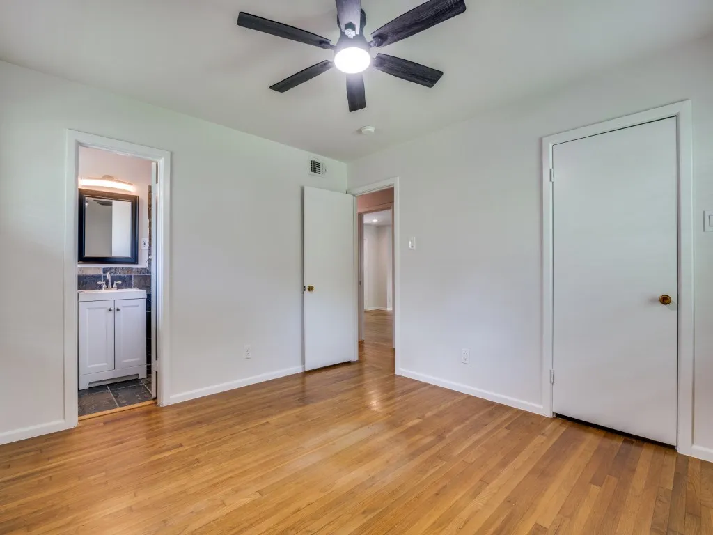 Single Family Residence For Sale in Dallas County , 2315 Inadale Avenue, Dallas, Texas 75228, 3 Bedroom, 2 Bathroom, 2 Garage spaces, 1,702 Sqft, built in 1957, Preowned, mls#21232205, Real Estate Agent in Dallas, Homes For Sale in Dallas county, Homes For Sale in Dallas, Realtor in Dallas Texas, Real Estate Brokerage Independent Realty Texas, Luminita Cordes Realtor