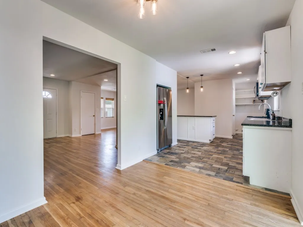 Single Family Residence For Sale in Dallas County , 2315 Inadale Avenue, Dallas, Texas 75228, 3 Bedroom, 2 Bathroom, 2 Garage spaces, 1,702 Sqft, built in 1957, Preowned, mls#21232205, Real Estate Agent in Dallas, Homes For Sale in Dallas county, Homes For Sale in Dallas, Realtor in Dallas Texas, Real Estate Brokerage Independent Realty Texas, Luminita Cordes Realtor