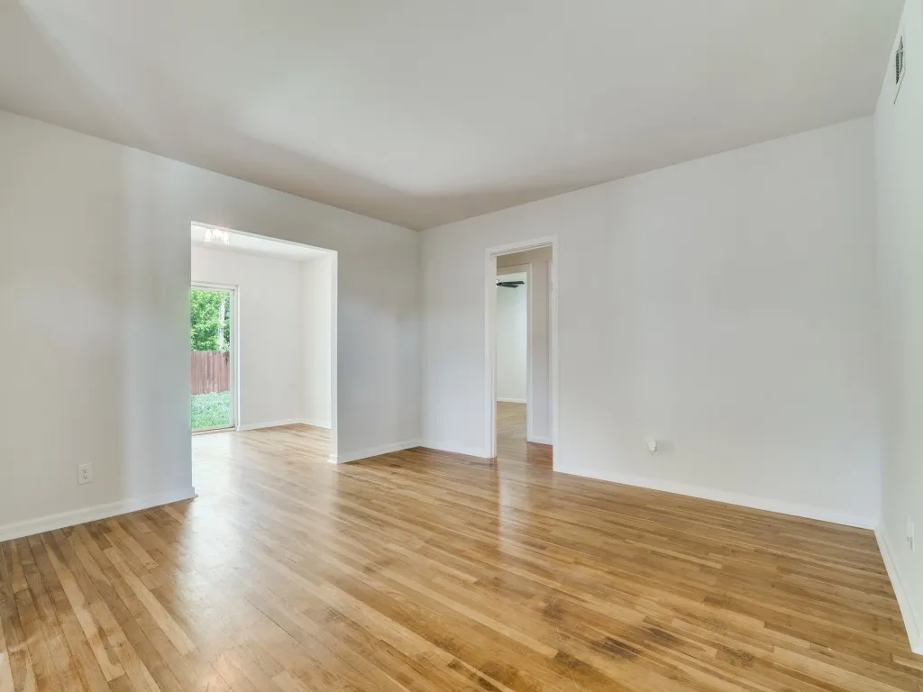 Single Family Residence For Sale in Dallas County , 2315 Inadale Avenue, Dallas, Texas 75228, 3 Bedroom, 2 Bathroom, 2 Garage spaces, 1,702 Sqft, built in 1957, Preowned, mls#21232205, Real Estate Agent in Dallas, Homes For Sale in Dallas county, Homes For Sale in Dallas, Realtor in Dallas Texas, Real Estate Brokerage Independent Realty Texas, Luminita Cordes Realtor