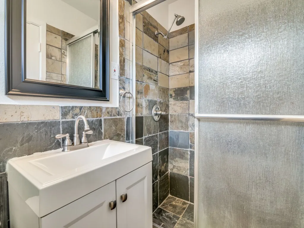Single Family Residence For Sale in Dallas County , 2315 Inadale Avenue, Dallas, Texas 75228, 3 Bedroom, 2 Bathroom, 2 Garage spaces, 1,702 Sqft, built in 1957, Preowned, mls#21232205, Real Estate Agent in Dallas, Homes For Sale in Dallas county, Homes For Sale in Dallas, Realtor in Dallas Texas, Real Estate Brokerage Independent Realty Texas, Luminita Cordes Realtor