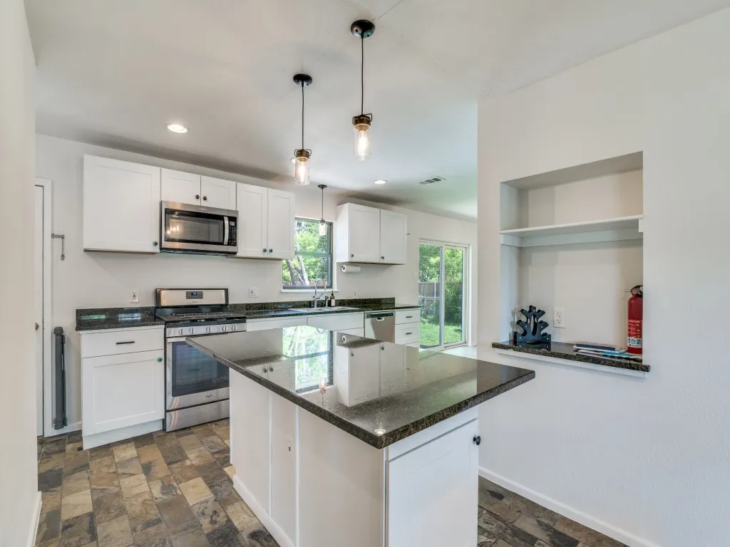 Single Family Residence For Sale in Dallas County , 2315 Inadale Avenue, Dallas, Texas 75228, 3 Bedroom, 2 Bathroom, 2 Garage spaces, 1,702 Sqft, built in 1957, Preowned, mls#21232205, Real Estate Agent in Dallas, Homes For Sale in Dallas county, Homes For Sale in Dallas, Realtor in Dallas Texas, Real Estate Brokerage Independent Realty Texas, Luminita Cordes Realtor