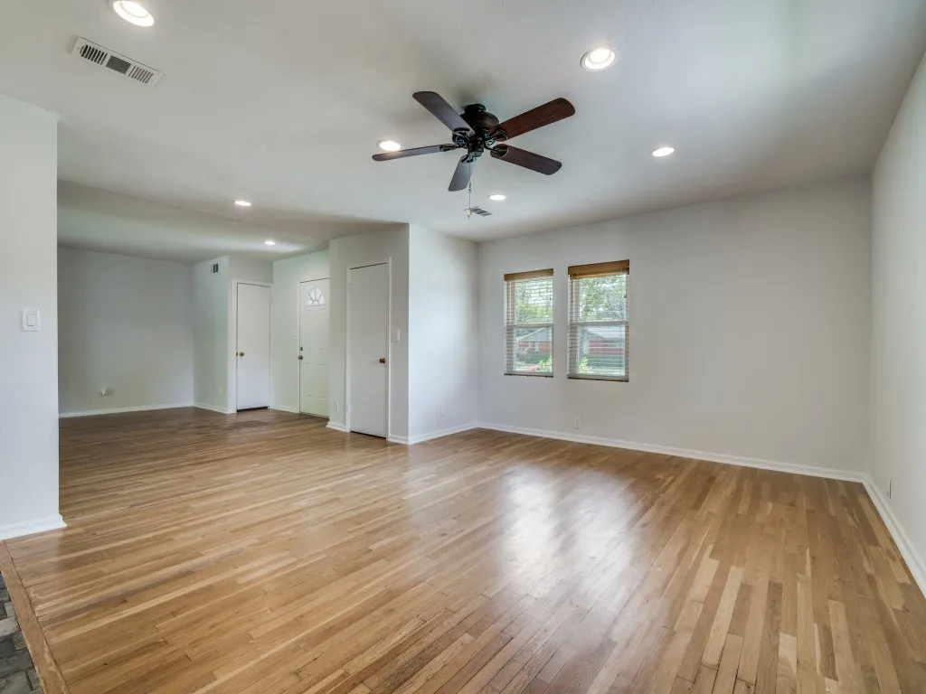 Single Family Residence For Sale in Dallas County , 2315 Inadale Avenue, Dallas, Texas 75228, 3 Bedroom, 2 Bathroom, 2 Garage spaces, 1,702 Sqft, built in 1957, Preowned, mls#21232205, Real Estate Agent in Dallas, Homes For Sale in Dallas county, Homes For Sale in Dallas, Realtor in Dallas Texas, Real Estate Brokerage Independent Realty Texas, Luminita Cordes Realtor