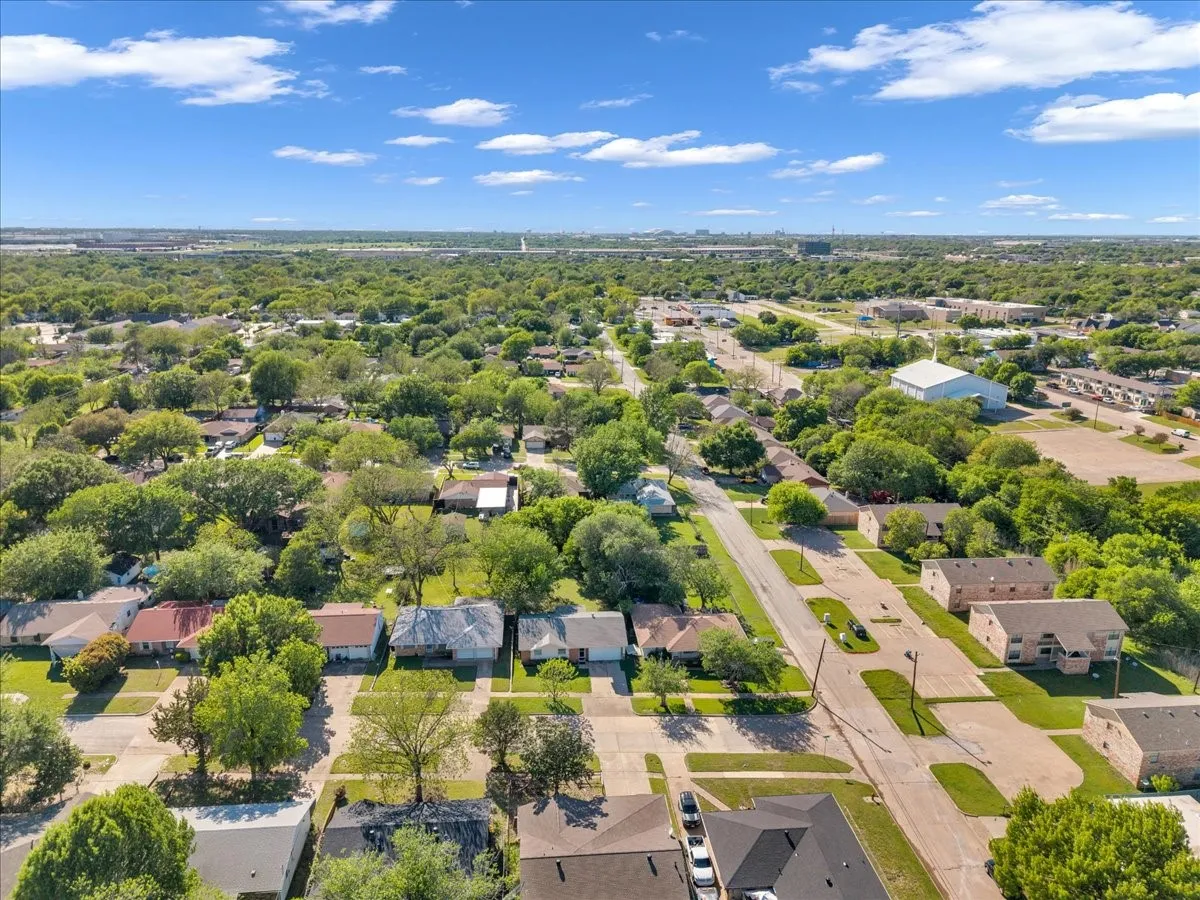 Single Family Residence For Sale in Dallas County , 905 SE 3rd Street, Grand Prairie, Texas 75051, 4 Bedroom, 2 Bathroom, 2 Garage spaces, 1,442 Sqft, built in 1970, Preowned, mls#21226320, Real Estate Agent in Grand Prairie, Homes For Sale in Dallas county, Homes For Sale in Grand Prairie, Realtor in Grand Prairie Texas, Real Estate Brokerage Independent Realty Texas, Luminita Cordes Realtor