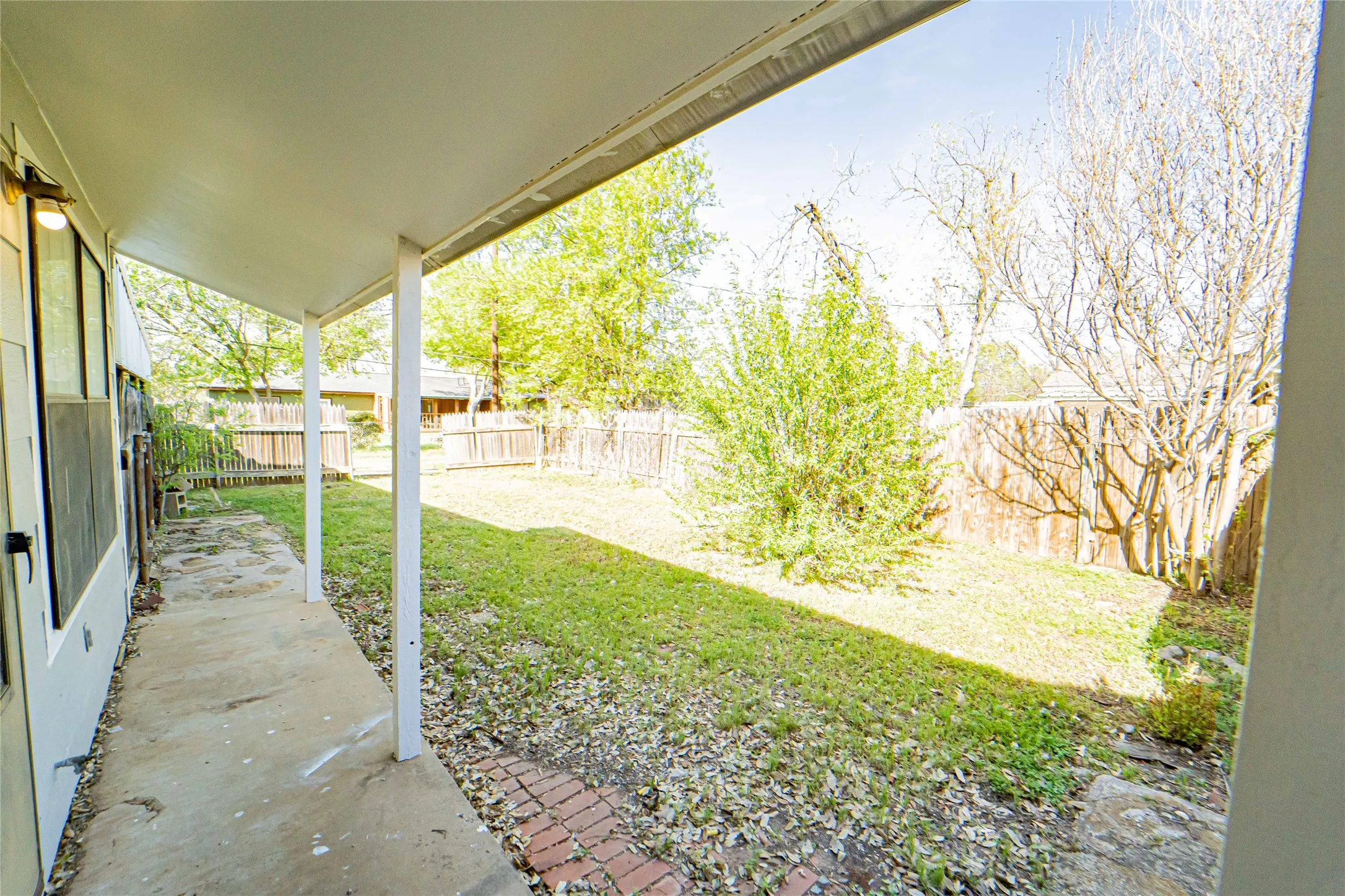 Single Family Residence For Sale in Stephens County , 1304 Sycamore Street, Breckenridge, Texas 76424, 3 Bedrooms, 3 Bathrooms, 1 Garage spaces, 1,544 Sqft, built in 1964, Price $150,000, mls#21227902, Real Estate Agent in Breckenridge, Homes For Sale in Stephens county, Homes For Sale in Breckenridge, Realtor in Breckenridge Texas, Real Estate Brokerage Independent Realty Texas, Luminita Cordes Realtor