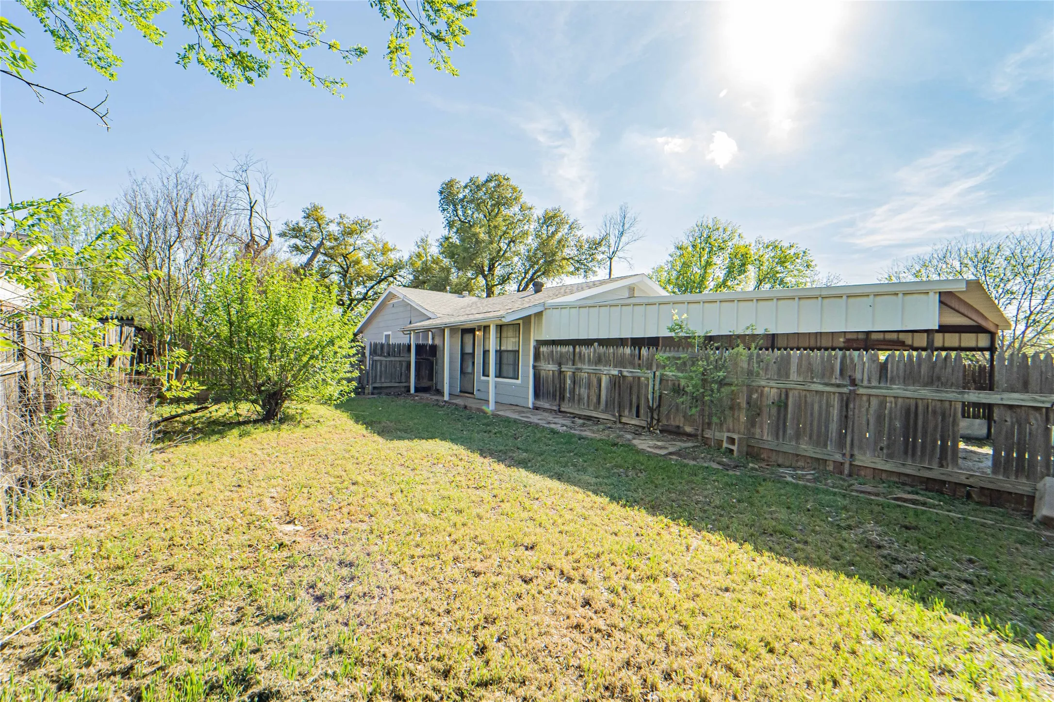 Single Family Residence For Sale in Stephens County , 1304 Sycamore Street, Breckenridge, Texas 76424, 3 Bedrooms, 3 Bathrooms, 1 Garage spaces, 1,544 Sqft, built in 1964, Price $150,000, mls#21227902, Real Estate Agent in Breckenridge, Homes For Sale in Stephens county, Homes For Sale in Breckenridge, Realtor in Breckenridge Texas, Real Estate Brokerage Independent Realty Texas, Luminita Cordes Realtor