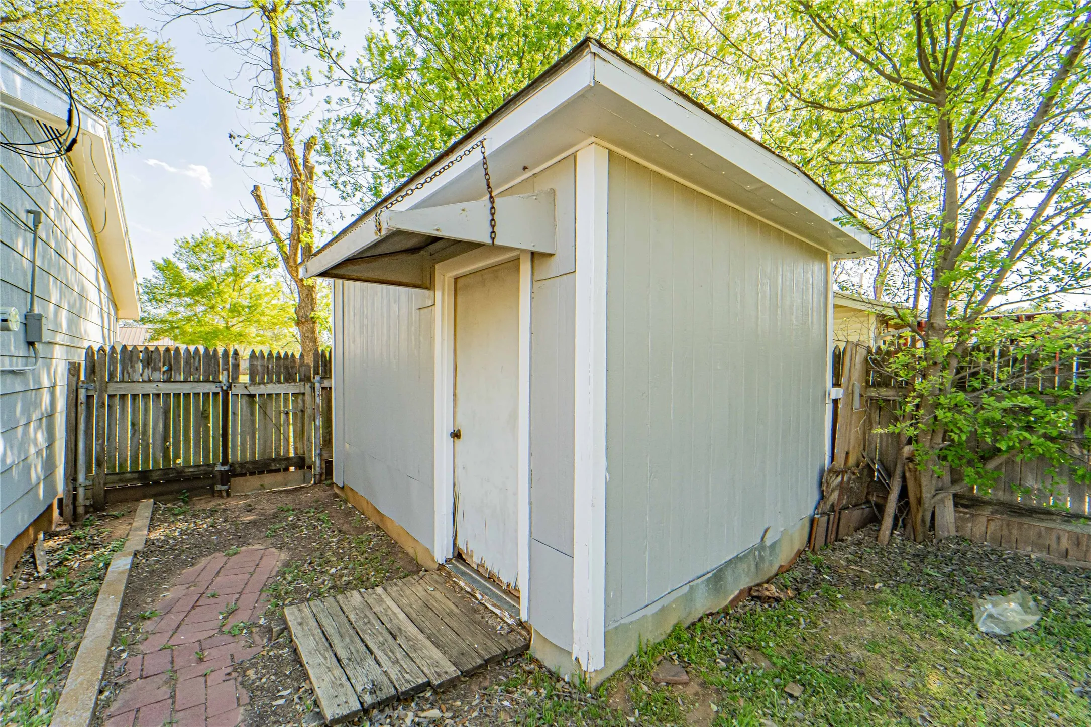 Single Family Residence For Sale in Stephens County , 1304 Sycamore Street, Breckenridge, Texas 76424, 3 Bedrooms, 3 Bathrooms, 1 Garage spaces, 1,544 Sqft, built in 1964, Price $150,000, mls#21227902, Real Estate Agent in Breckenridge, Homes For Sale in Stephens county, Homes For Sale in Breckenridge, Realtor in Breckenridge Texas, Real Estate Brokerage Independent Realty Texas, Luminita Cordes Realtor