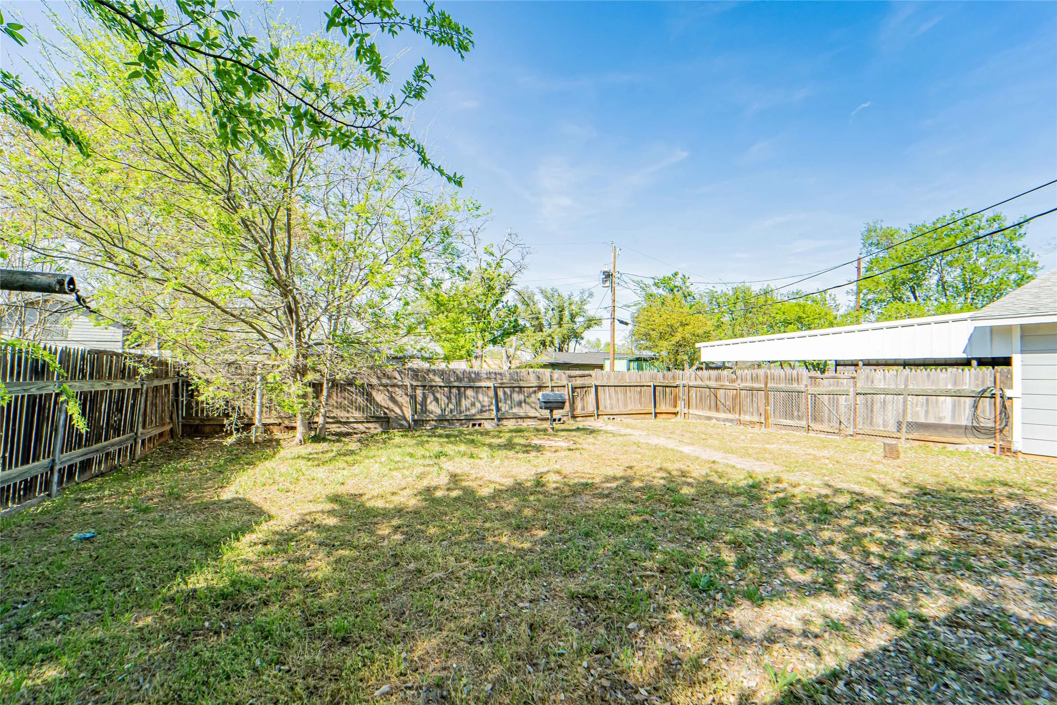 Single Family Residence For Sale in Stephens County , 1304 Sycamore Street, Breckenridge, Texas 76424, 3 Bedrooms, 3 Bathrooms, 1 Garage spaces, 1,544 Sqft, built in 1964, Price $150,000, mls#21227902, Real Estate Agent in Breckenridge, Homes For Sale in Stephens county, Homes For Sale in Breckenridge, Realtor in Breckenridge Texas, Real Estate Brokerage Independent Realty Texas, Luminita Cordes Realtor