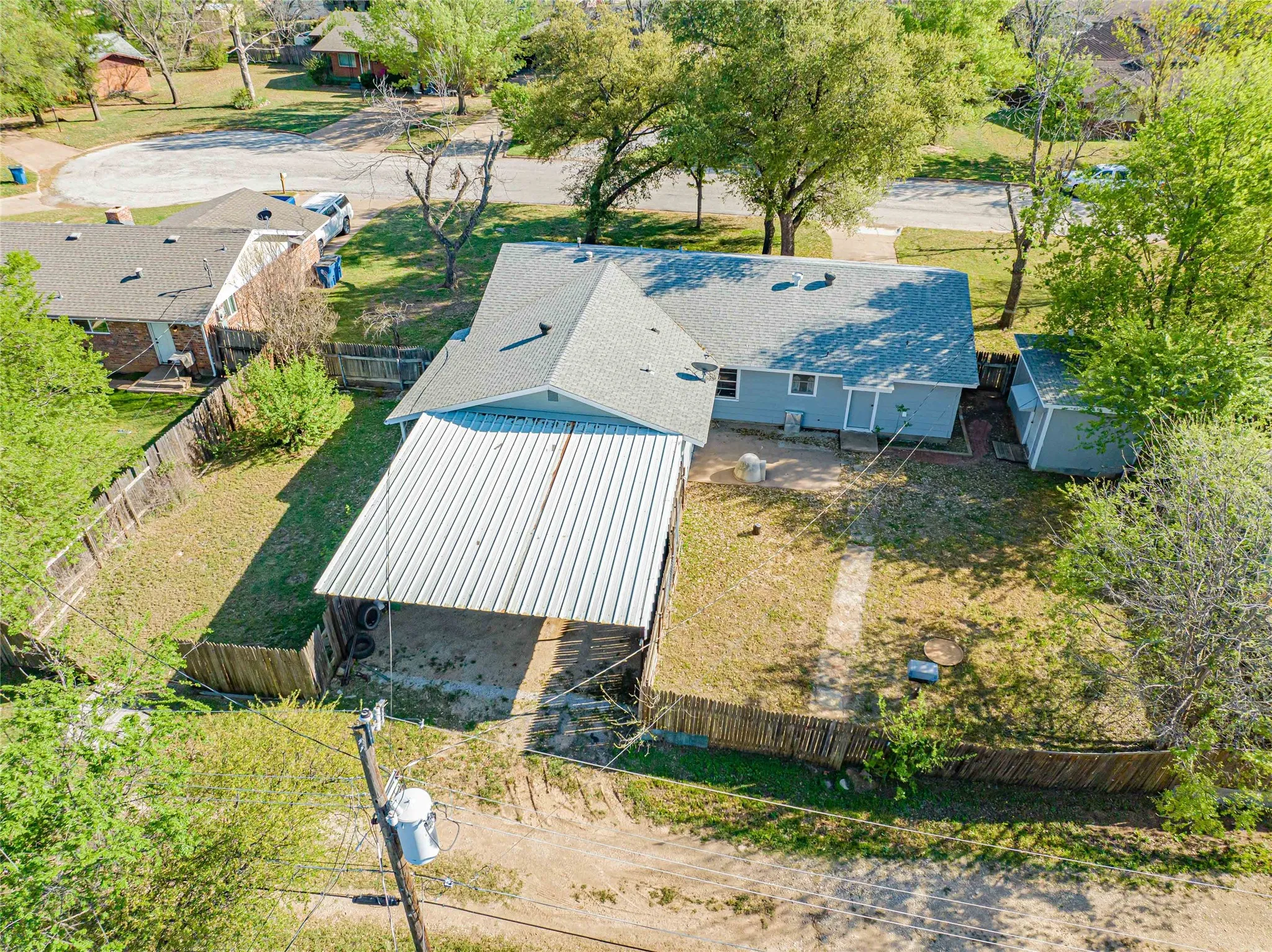 Single Family Residence For Sale in Stephens County , 1304 Sycamore Street, Breckenridge, Texas 76424, 3 Bedrooms, 3 Bathrooms, 1 Garage spaces, 1,544 Sqft, built in 1964, Price $150,000, mls#21227902, Real Estate Agent in Breckenridge, Homes For Sale in Stephens county, Homes For Sale in Breckenridge, Realtor in Breckenridge Texas, Real Estate Brokerage Independent Realty Texas, Luminita Cordes Realtor