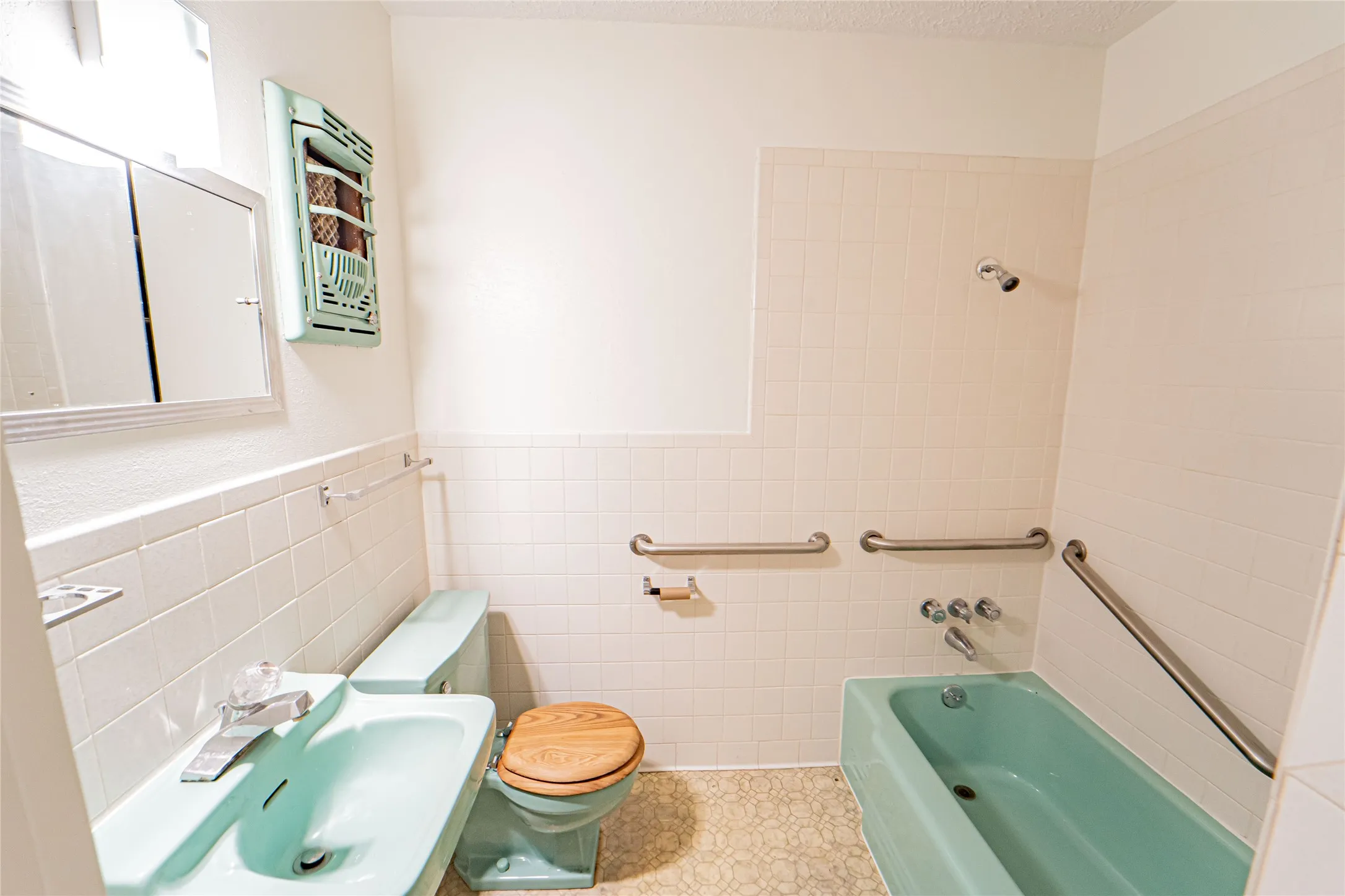 Single Family Residence For Sale in Stephens County , 1304 Sycamore Street, Breckenridge, Texas 76424, 3 Bedrooms, 3 Bathrooms, 1 Garage spaces, 1,544 Sqft, built in 1964, Price $150,000, mls#21227902, Real Estate Agent in Breckenridge, Homes For Sale in Stephens county, Homes For Sale in Breckenridge, Realtor in Breckenridge Texas, Real Estate Brokerage Independent Realty Texas, Luminita Cordes Realtor