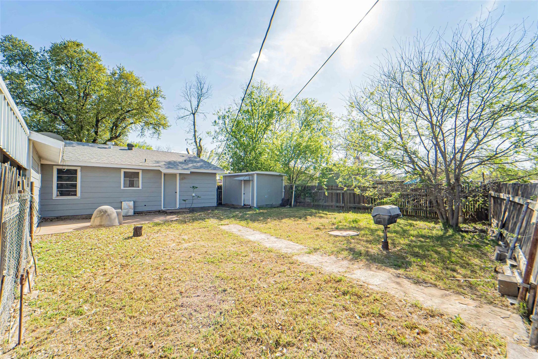 Single Family Residence For Sale in Stephens County , 1304 Sycamore Street, Breckenridge, Texas 76424, 3 Bedrooms, 3 Bathrooms, 1 Garage spaces, 1,544 Sqft, built in 1964, Price $150,000, mls#21227902, Real Estate Agent in Breckenridge, Homes For Sale in Stephens county, Homes For Sale in Breckenridge, Realtor in Breckenridge Texas, Real Estate Brokerage Independent Realty Texas, Luminita Cordes Realtor