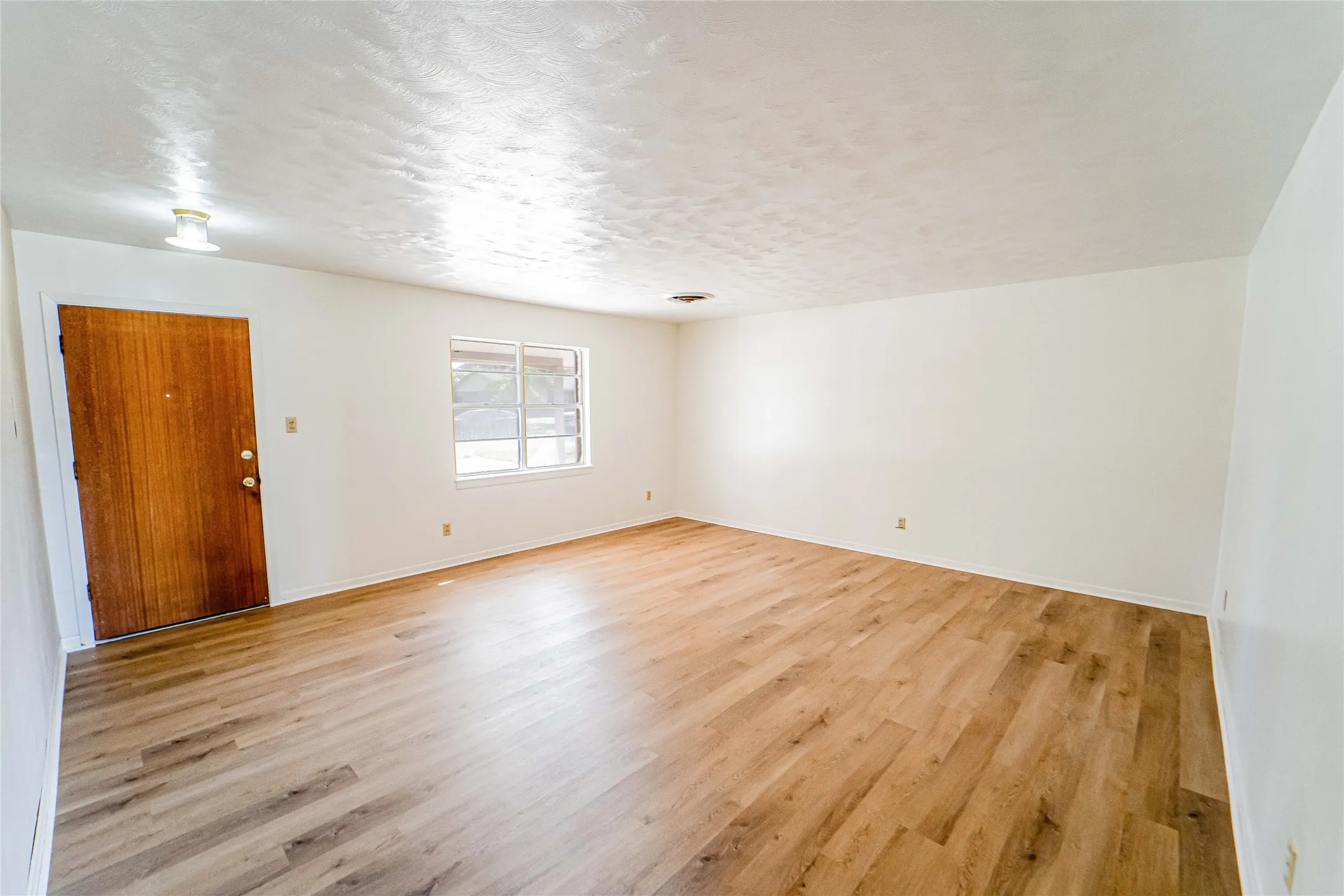 Single Family Residence For Sale in Stephens County , 1304 Sycamore Street, Breckenridge, Texas 76424, 3 Bedrooms, 3 Bathrooms, 1 Garage spaces, 1,544 Sqft, built in 1964, Price $150,000, mls#21227902, Real Estate Agent in Breckenridge, Homes For Sale in Stephens county, Homes For Sale in Breckenridge, Realtor in Breckenridge Texas, Real Estate Brokerage Independent Realty Texas, Luminita Cordes Realtor
