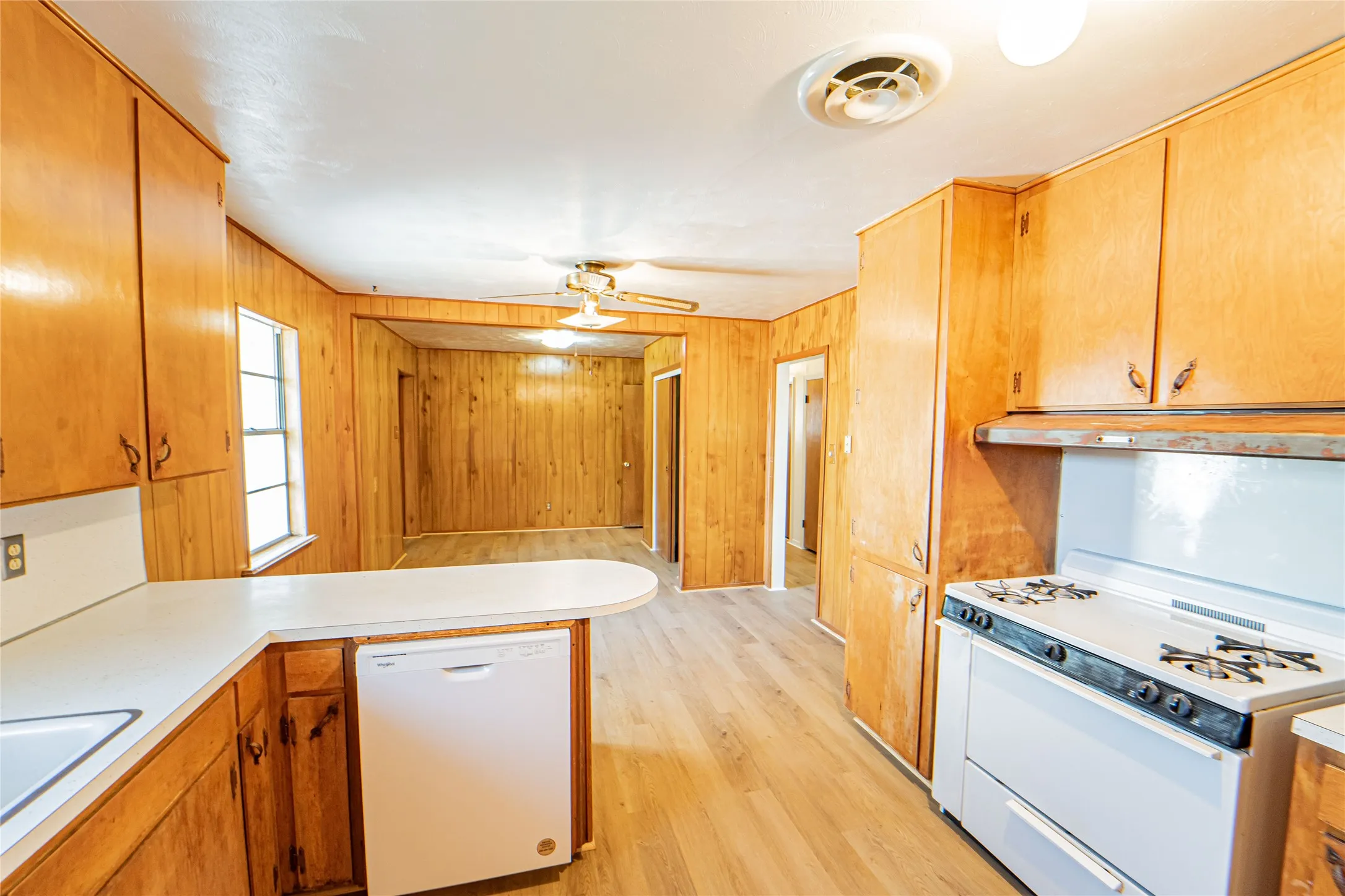 Single Family Residence For Sale in Stephens County , 1304 Sycamore Street, Breckenridge, Texas 76424, 3 Bedrooms, 3 Bathrooms, 1 Garage spaces, 1,544 Sqft, built in 1964, Price $150,000, mls#21227902, Real Estate Agent in Breckenridge, Homes For Sale in Stephens county, Homes For Sale in Breckenridge, Realtor in Breckenridge Texas, Real Estate Brokerage Independent Realty Texas, Luminita Cordes Realtor