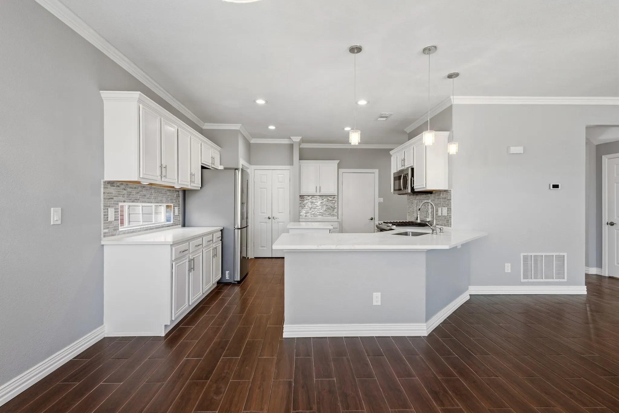 Single Family Residence For Sale in Tarrant County , 6722 Tabor Drive, Arlington, Texas 76002, 4 Bedroom, 3 Bathroom, 2 Garage spaces, 2,886 Sqft, built in 1997, mls#21232282, Real Estate Agent in Arlington, Homes For Sale in Tarrant county, Homes For Sale in Arlington, Realtor in Arlington Texas, Real Estate Brokerage Independent Realty Texas, Luminita Cordes Realtor