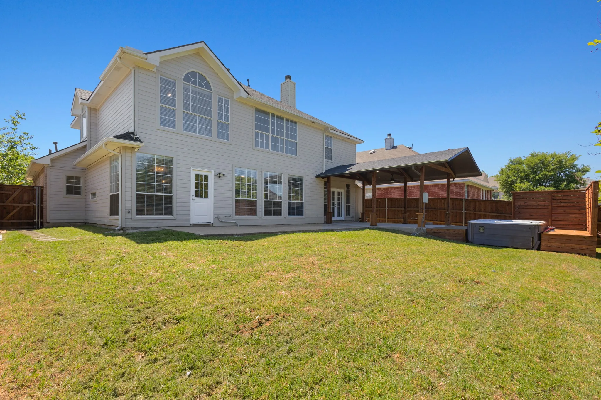Single Family Residence For Sale in Tarrant County , 6722 Tabor Drive, Arlington, Texas 76002, 4 Bedroom, 3 Bathroom, 2 Garage spaces, 2,886 Sqft, built in 1997, mls#21232282, Real Estate Agent in Arlington, Homes For Sale in Tarrant county, Homes For Sale in Arlington, Realtor in Arlington Texas, Real Estate Brokerage Independent Realty Texas, Luminita Cordes Realtor