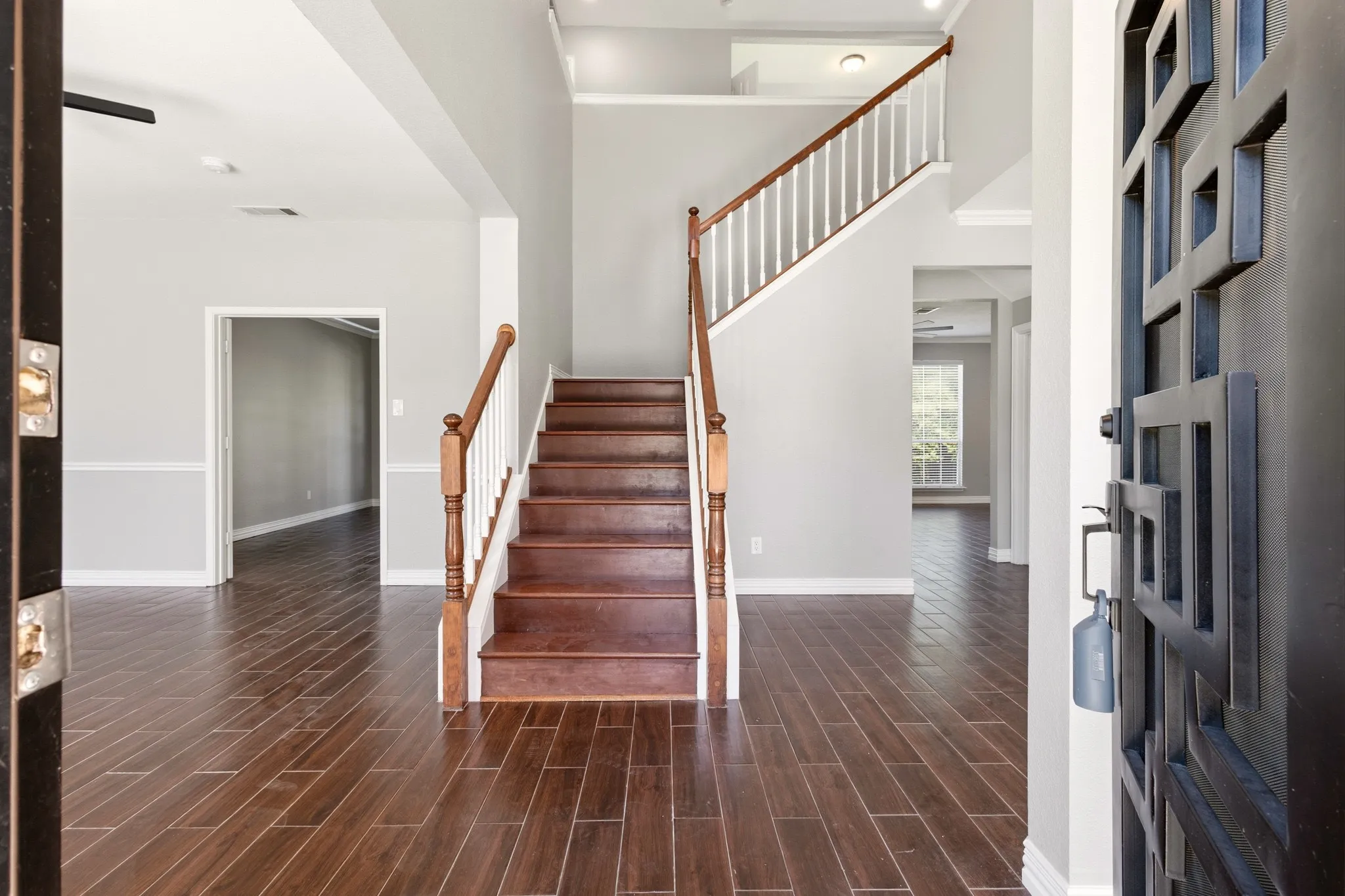 Single Family Residence For Sale in Tarrant County , 6722 Tabor Drive, Arlington, Texas 76002, 4 Bedroom, 3 Bathroom, 2 Garage spaces, 2,886 Sqft, built in 1997, mls#21232282, Real Estate Agent in Arlington, Homes For Sale in Tarrant county, Homes For Sale in Arlington, Realtor in Arlington Texas, Real Estate Brokerage Independent Realty Texas, Luminita Cordes Realtor