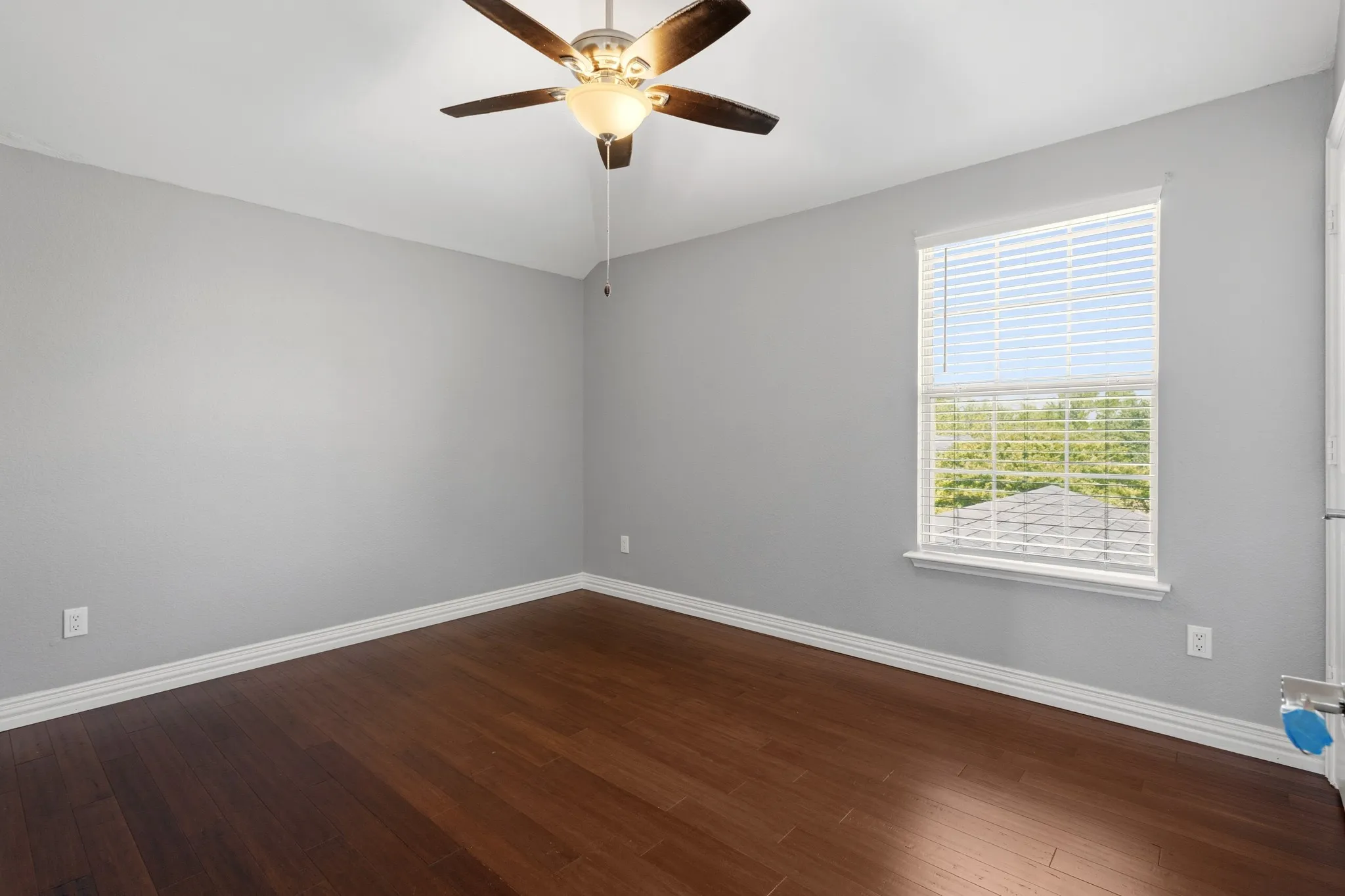 Single Family Residence For Sale in Tarrant County , 6722 Tabor Drive, Arlington, Texas 76002, 4 Bedroom, 3 Bathroom, 2 Garage spaces, 2,886 Sqft, built in 1997, mls#21232282, Real Estate Agent in Arlington, Homes For Sale in Tarrant county, Homes For Sale in Arlington, Realtor in Arlington Texas, Real Estate Brokerage Independent Realty Texas, Luminita Cordes Realtor