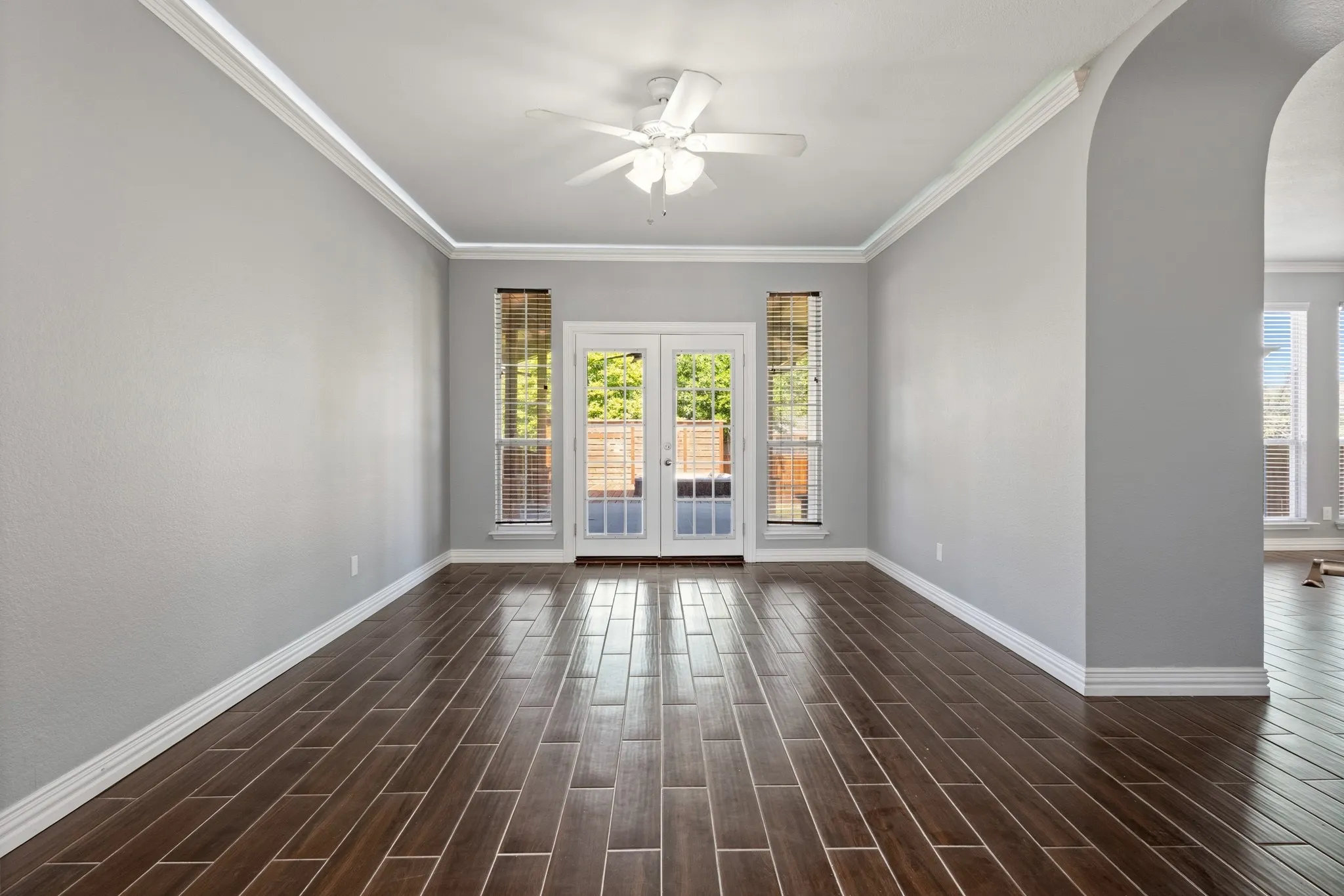 Single Family Residence For Sale in Tarrant County , 6722 Tabor Drive, Arlington, Texas 76002, 4 Bedroom, 3 Bathroom, 2 Garage spaces, 2,886 Sqft, built in 1997, mls#21232282, Real Estate Agent in Arlington, Homes For Sale in Tarrant county, Homes For Sale in Arlington, Realtor in Arlington Texas, Real Estate Brokerage Independent Realty Texas, Luminita Cordes Realtor