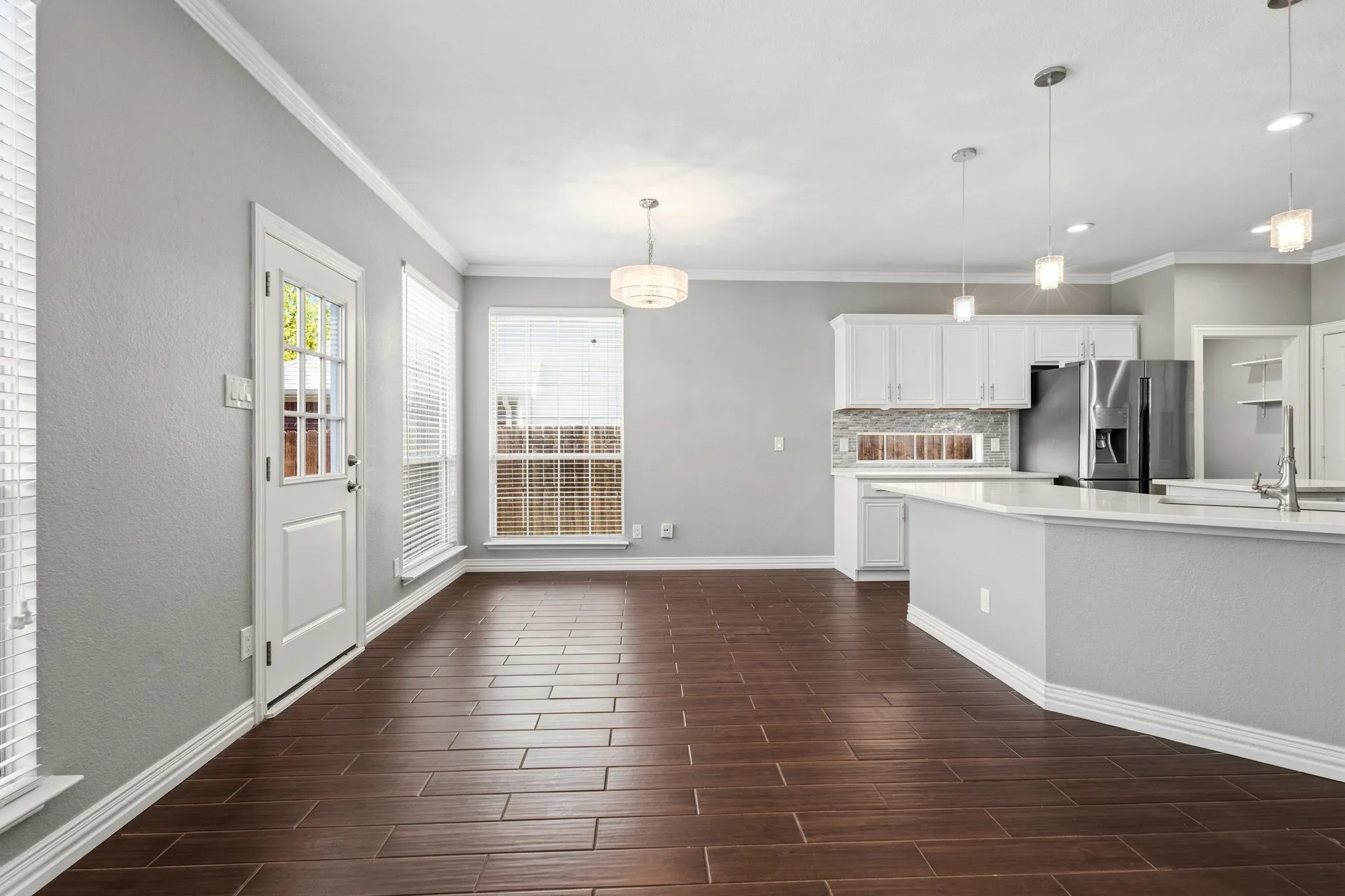 Single Family Residence For Sale in Tarrant County , 6722 Tabor Drive, Arlington, Texas 76002, 4 Bedroom, 3 Bathroom, 2 Garage spaces, 2,886 Sqft, built in 1997, mls#21232282, Real Estate Agent in Arlington, Homes For Sale in Tarrant county, Homes For Sale in Arlington, Realtor in Arlington Texas, Real Estate Brokerage Independent Realty Texas, Luminita Cordes Realtor