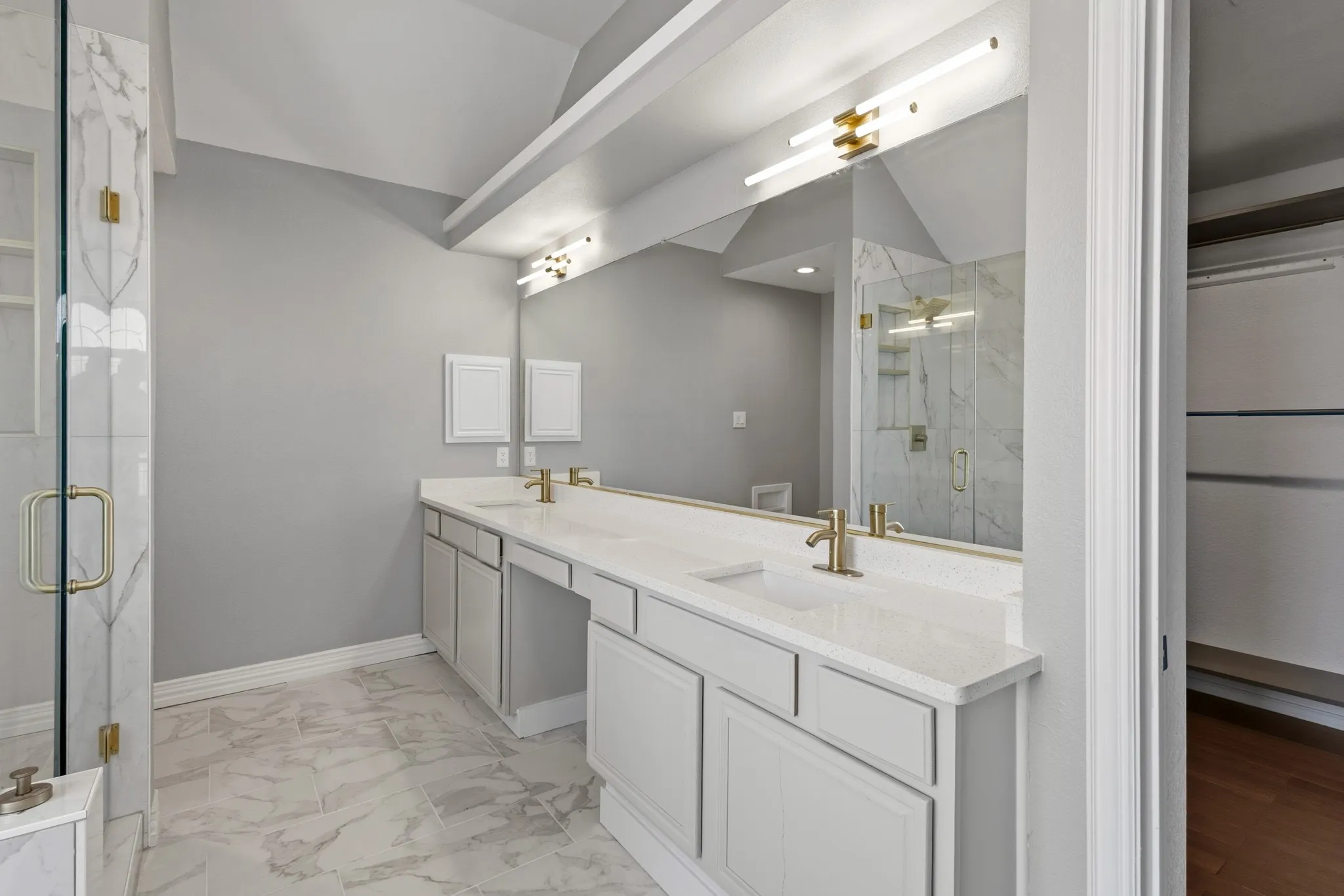 Single Family Residence For Sale in Tarrant County , 6722 Tabor Drive, Arlington, Texas 76002, 4 Bedroom, 3 Bathroom, 2 Garage spaces, 2,886 Sqft, built in 1997, mls#21232282, Real Estate Agent in Arlington, Homes For Sale in Tarrant county, Homes For Sale in Arlington, Realtor in Arlington Texas, Real Estate Brokerage Independent Realty Texas, Luminita Cordes Realtor