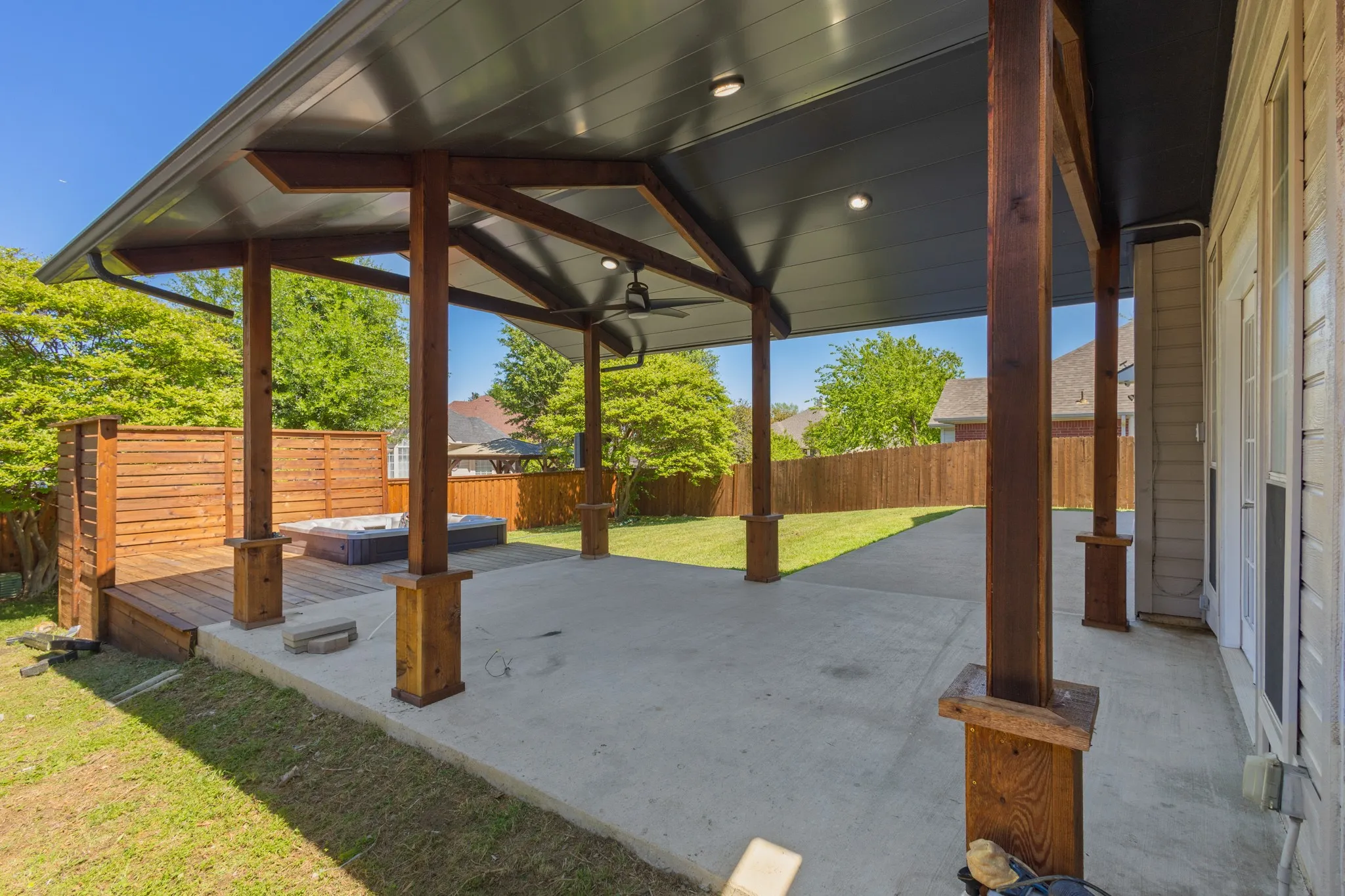 Single Family Residence For Sale in Tarrant County , 6722 Tabor Drive, Arlington, Texas 76002, 4 Bedroom, 3 Bathroom, 2 Garage spaces, 2,886 Sqft, built in 1997, mls#21232282, Real Estate Agent in Arlington, Homes For Sale in Tarrant county, Homes For Sale in Arlington, Realtor in Arlington Texas, Real Estate Brokerage Independent Realty Texas, Luminita Cordes Realtor