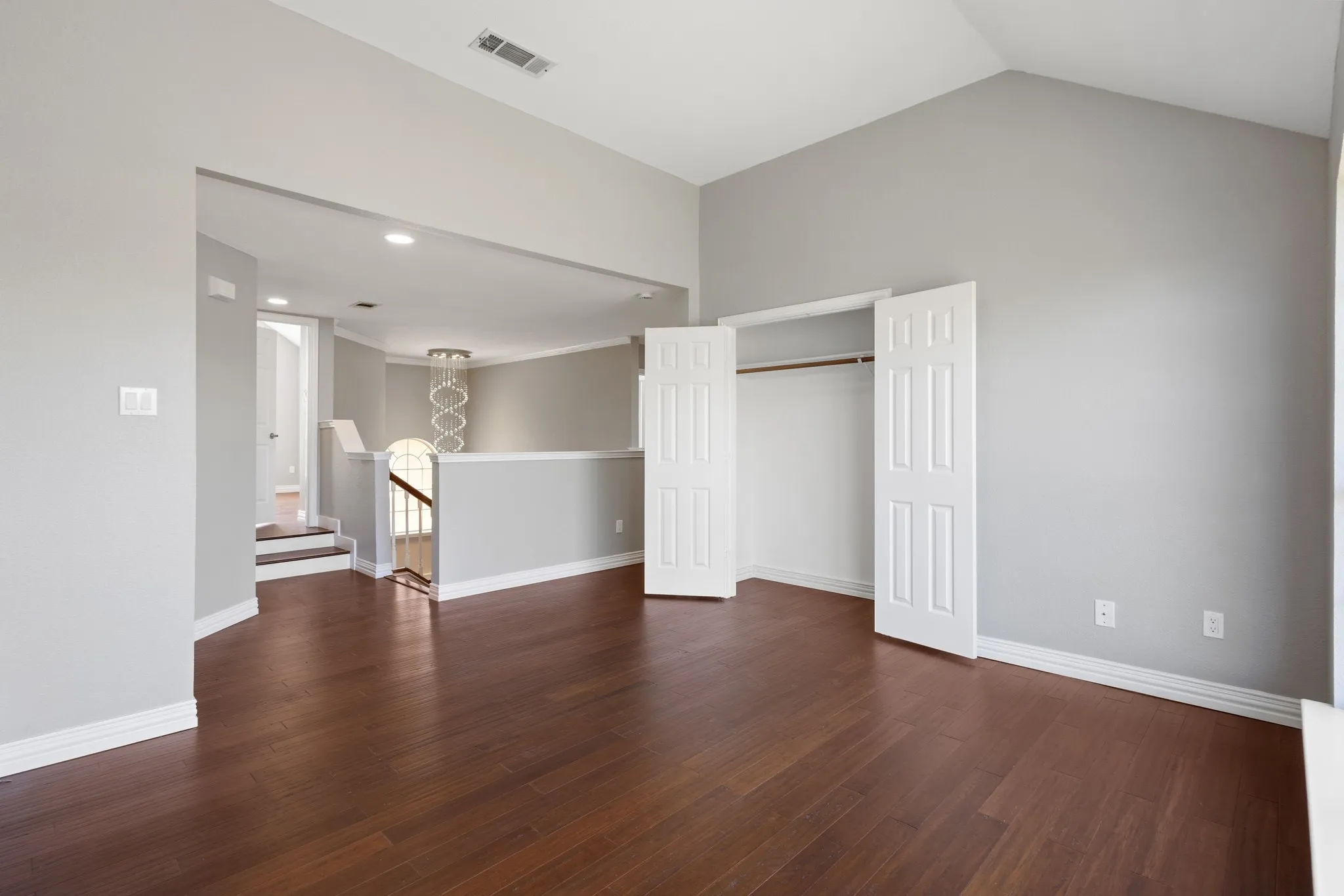 Single Family Residence For Sale in Tarrant County , 6722 Tabor Drive, Arlington, Texas 76002, 4 Bedroom, 3 Bathroom, 2 Garage spaces, 2,886 Sqft, built in 1997, mls#21232282, Real Estate Agent in Arlington, Homes For Sale in Tarrant county, Homes For Sale in Arlington, Realtor in Arlington Texas, Real Estate Brokerage Independent Realty Texas, Luminita Cordes Realtor
