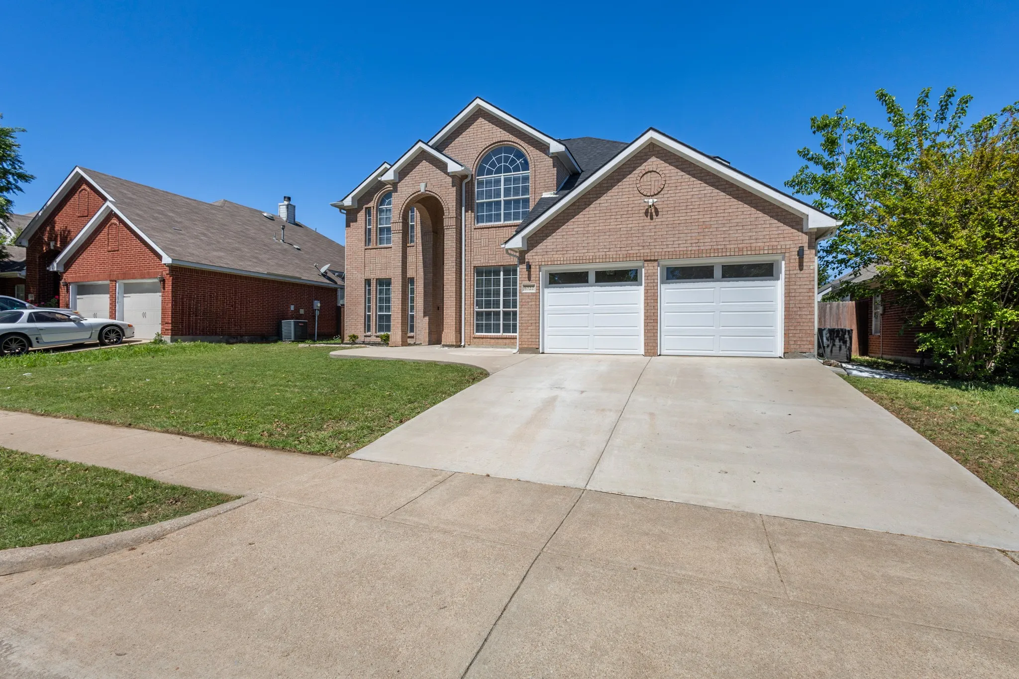 Single Family Residence For Sale in Tarrant County , 6722 Tabor Drive, Arlington, Texas 76002, 4 Bedroom, 3 Bathroom, 2 Garage spaces, 2,886 Sqft, built in 1997, mls#21232282, Real Estate Agent in Arlington, Homes For Sale in Tarrant county, Homes For Sale in Arlington, Realtor in Arlington Texas, Real Estate Brokerage Independent Realty Texas, Luminita Cordes Realtor
