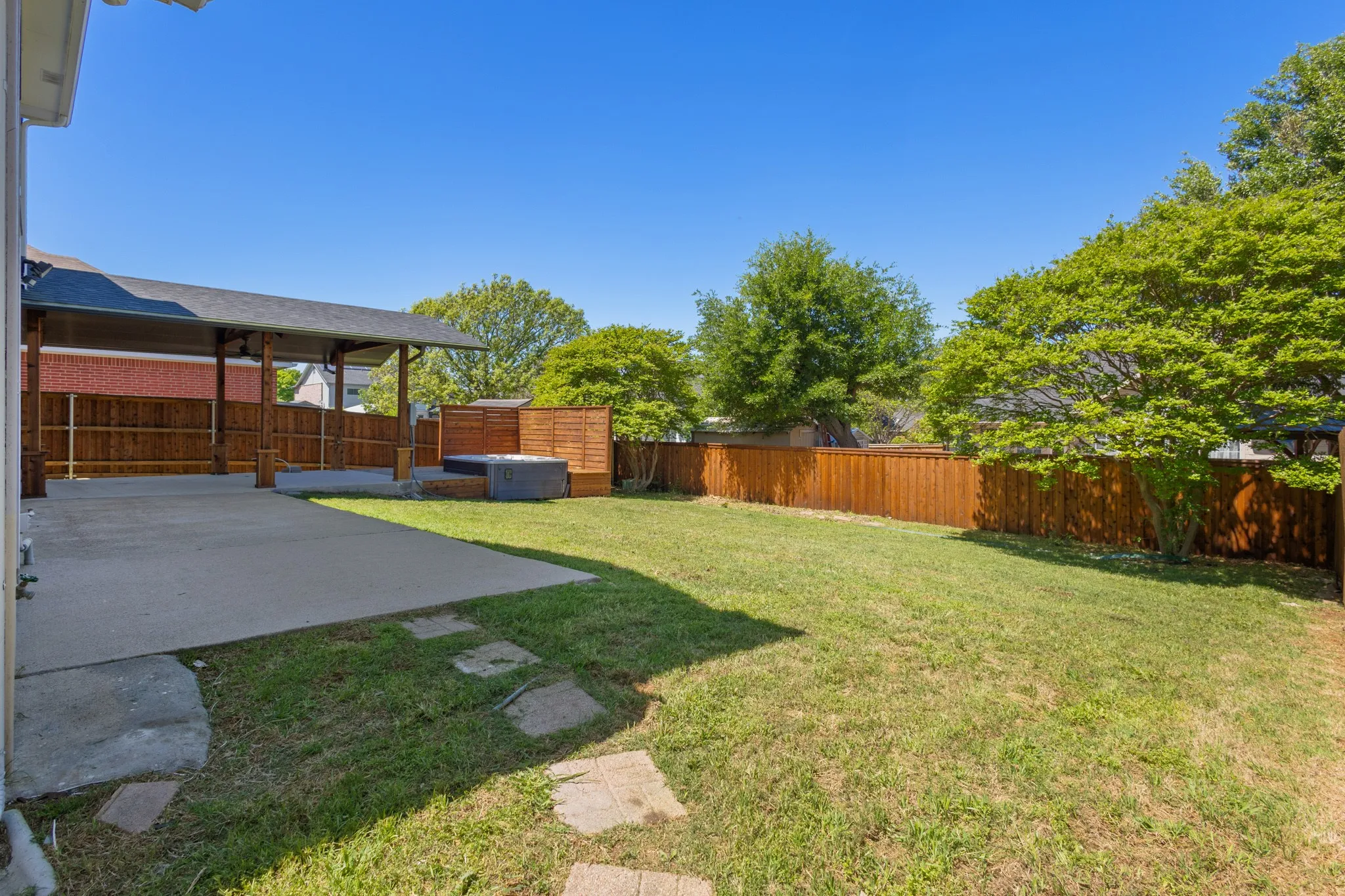 Single Family Residence For Sale in Tarrant County , 6722 Tabor Drive, Arlington, Texas 76002, 4 Bedroom, 3 Bathroom, 2 Garage spaces, 2,886 Sqft, built in 1997, mls#21232282, Real Estate Agent in Arlington, Homes For Sale in Tarrant county, Homes For Sale in Arlington, Realtor in Arlington Texas, Real Estate Brokerage Independent Realty Texas, Luminita Cordes Realtor