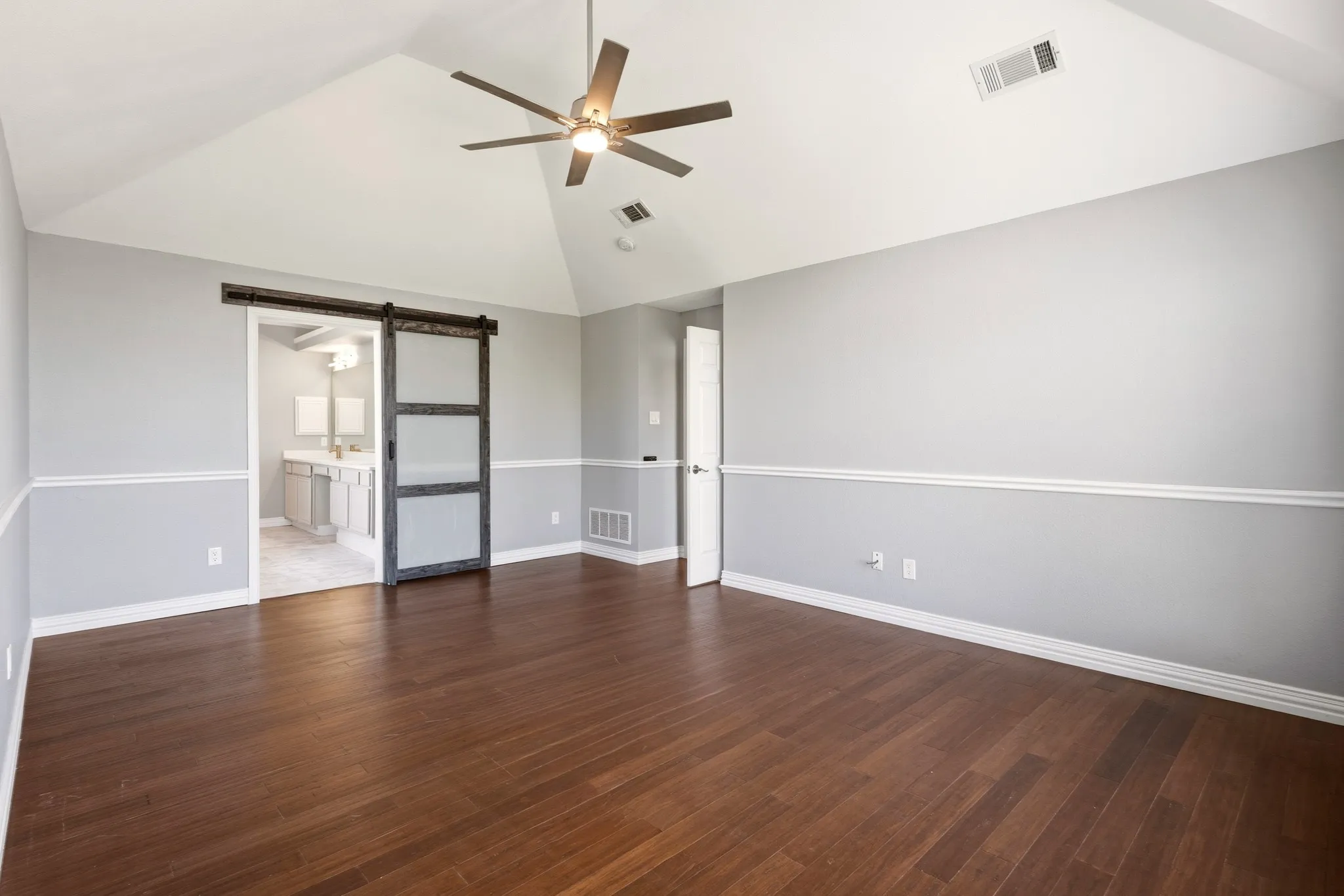 Single Family Residence For Sale in Tarrant County , 6722 Tabor Drive, Arlington, Texas 76002, 4 Bedroom, 3 Bathroom, 2 Garage spaces, 2,886 Sqft, built in 1997, mls#21232282, Real Estate Agent in Arlington, Homes For Sale in Tarrant county, Homes For Sale in Arlington, Realtor in Arlington Texas, Real Estate Brokerage Independent Realty Texas, Luminita Cordes Realtor