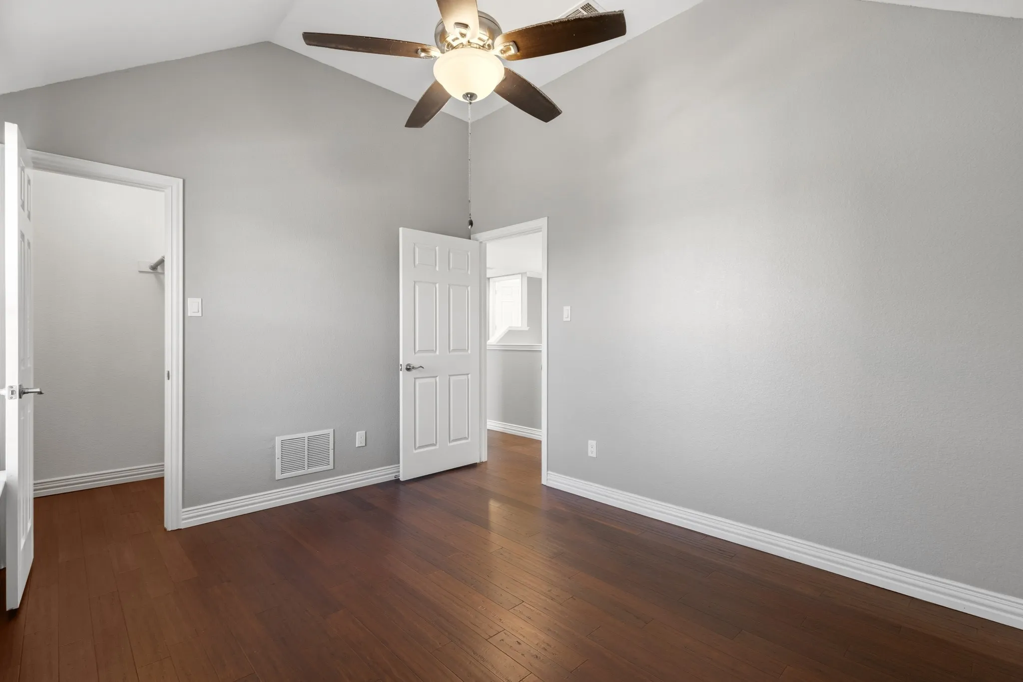 Single Family Residence For Sale in Tarrant County , 6722 Tabor Drive, Arlington, Texas 76002, 4 Bedroom, 3 Bathroom, 2 Garage spaces, 2,886 Sqft, built in 1997, mls#21232282, Real Estate Agent in Arlington, Homes For Sale in Tarrant county, Homes For Sale in Arlington, Realtor in Arlington Texas, Real Estate Brokerage Independent Realty Texas, Luminita Cordes Realtor