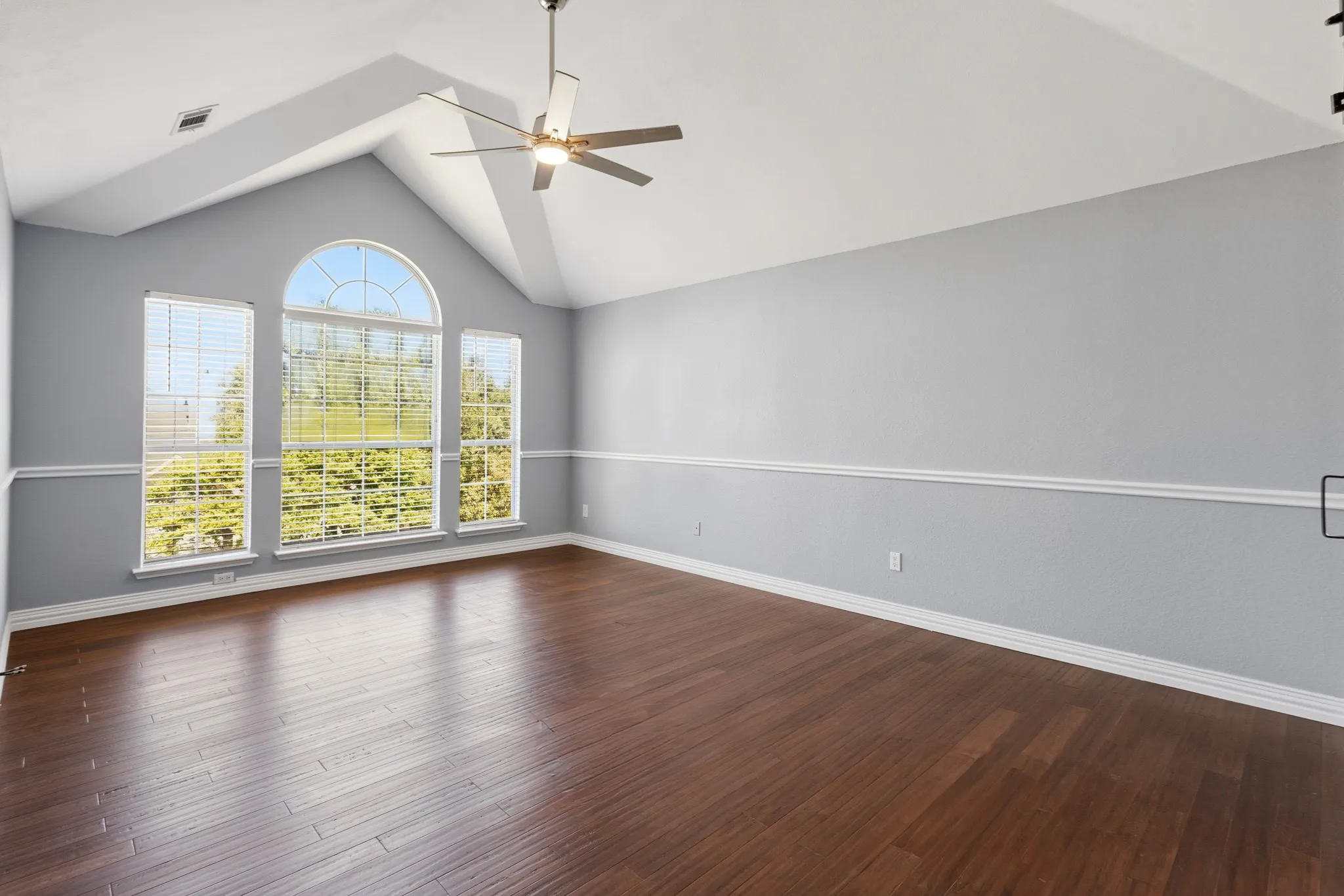 Single Family Residence For Sale in Tarrant County , 6722 Tabor Drive, Arlington, Texas 76002, 4 Bedroom, 3 Bathroom, 2 Garage spaces, 2,886 Sqft, built in 1997, mls#21232282, Real Estate Agent in Arlington, Homes For Sale in Tarrant county, Homes For Sale in Arlington, Realtor in Arlington Texas, Real Estate Brokerage Independent Realty Texas, Luminita Cordes Realtor