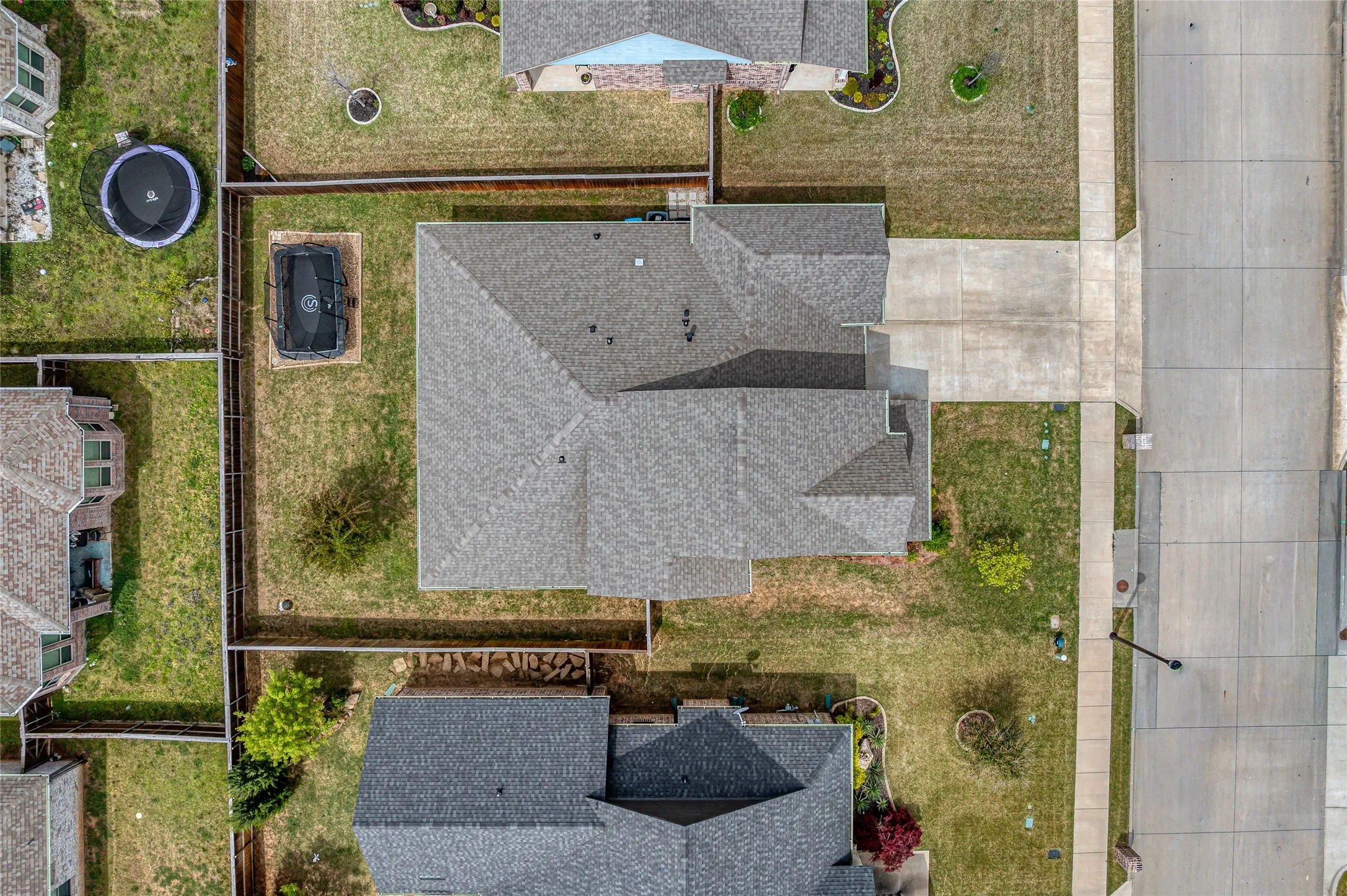 Single Family Residence For Sale in Grayson County , 3823 Fawn Meadow Trail, Denison, Texas 75020, 3 Bedroom, 3 Bathroom, 2 Garage spaces, 2,153 Sqft, built in 2018, Preowned, mls#21232230, Real Estate Agent in Denison, Homes For Sale in Grayson county, Homes For Sale in Denison, Realtor in Denison Texas, Real Estate Brokerage Independent Realty Texas, Luminita Cordes Realtor
