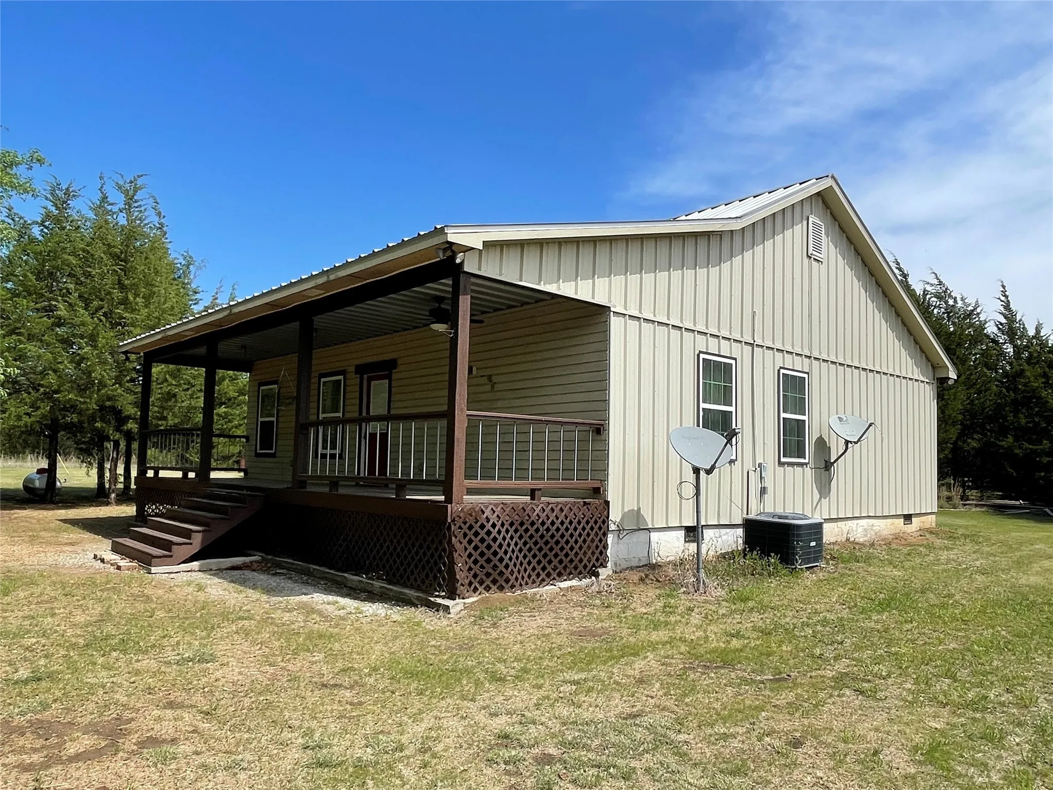 Single Family Residence For Sale in Fannin County , 2110 County Road 1220, Savoy, Texas 75479, 2 Bedrooms, 2 Bathrooms, 2 Garage spaces, 1,224 Sqft, built in 2015, Price $349,000, mls#21229588, Real Estate Agent in Savoy, Homes For Sale in Fannin county, Homes For Sale in Savoy, Realtor in Savoy Texas, Real Estate Brokerage Independent Realty Texas, Luminita Cordes Realtor