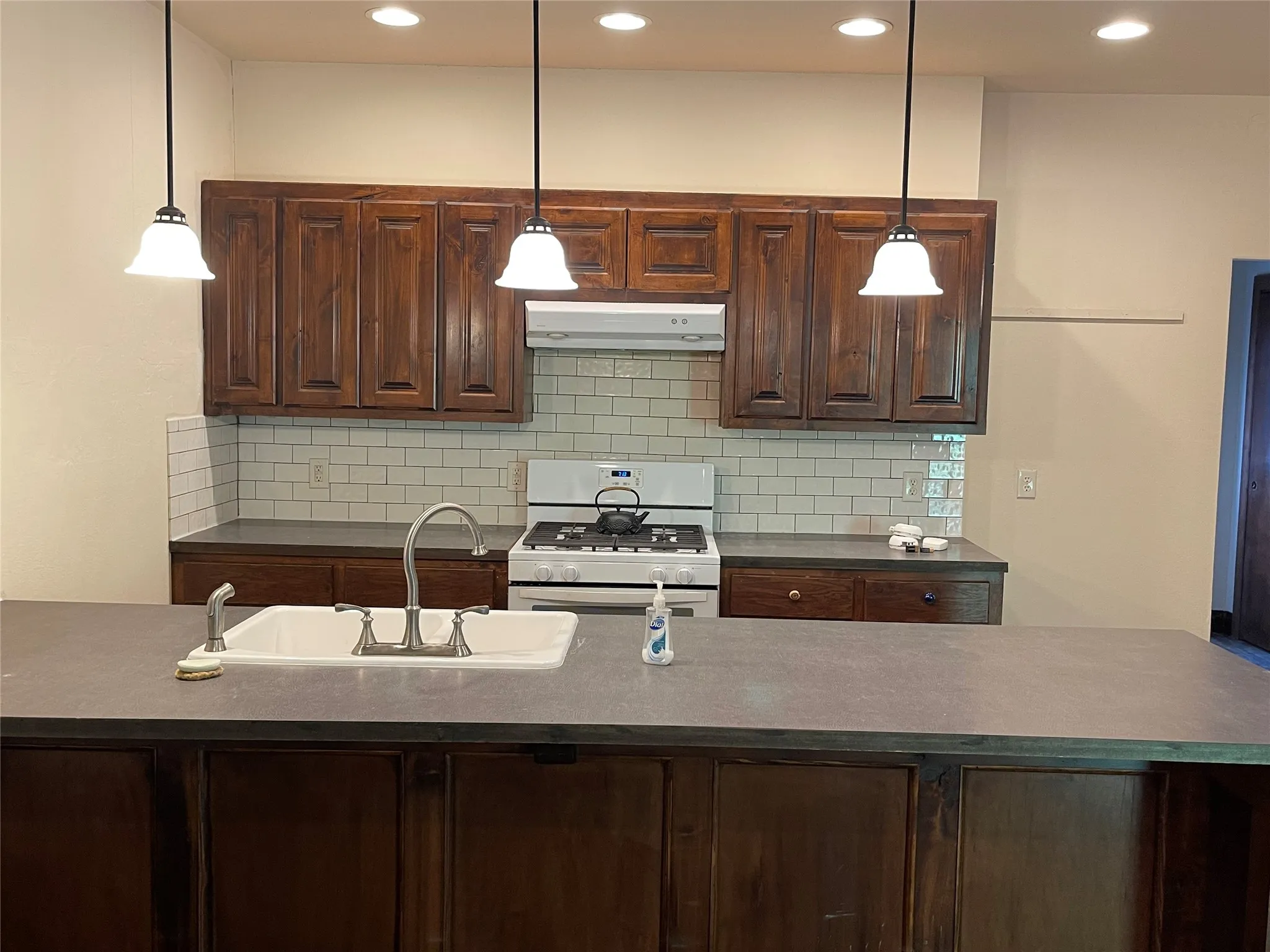 Single Family Residence For Sale in Fannin County , 2110 County Road 1220, Savoy, Texas 75479, 2 Bedrooms, 2 Bathrooms, 2 Garage spaces, 1,224 Sqft, built in 2015, Price $349,000, mls#21229588, Real Estate Agent in Savoy, Homes For Sale in Fannin county, Homes For Sale in Savoy, Realtor in Savoy Texas, Real Estate Brokerage Independent Realty Texas, Luminita Cordes Realtor