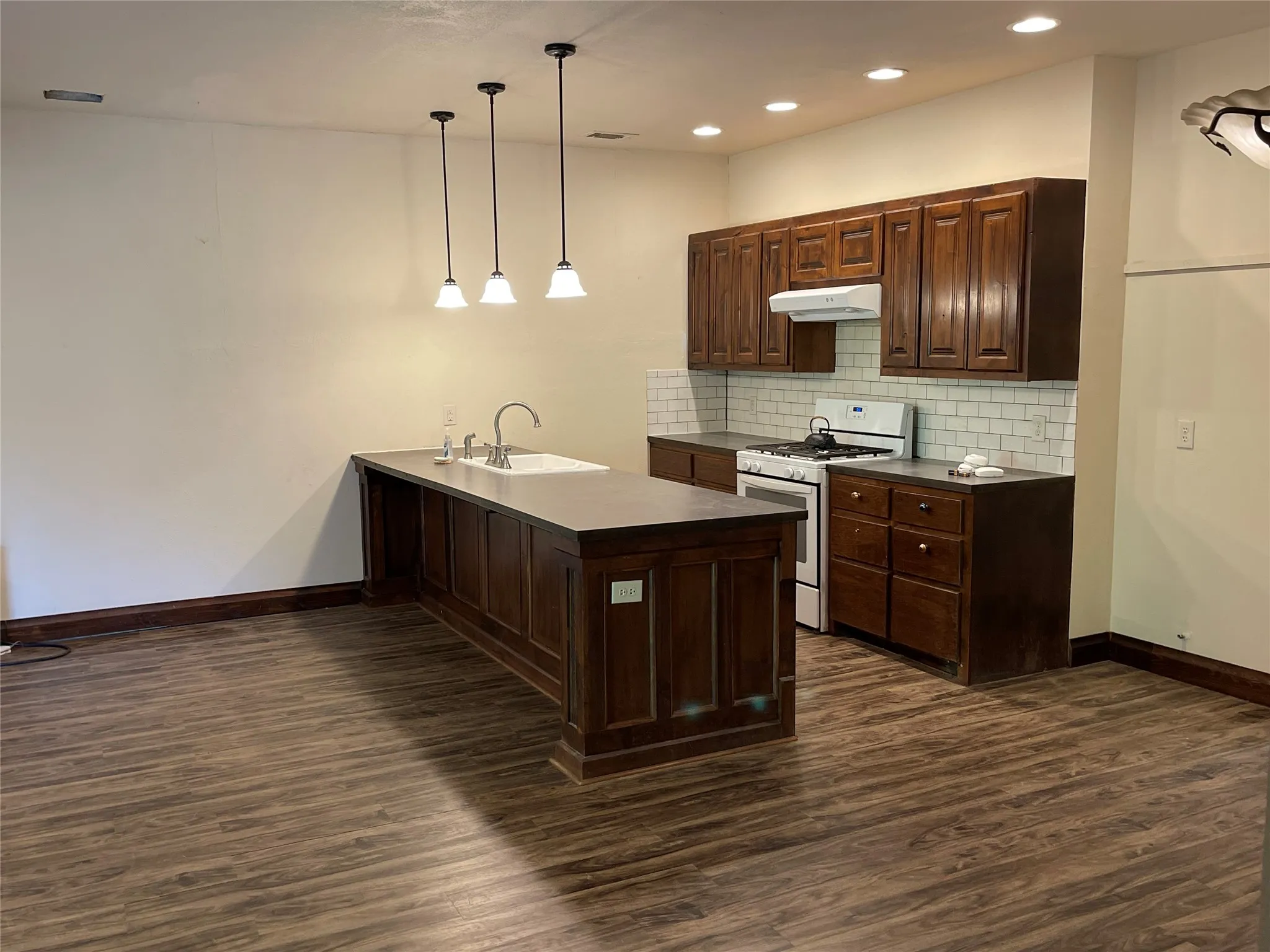 Single Family Residence For Sale in Fannin County , 2110 County Road 1220, Savoy, Texas 75479, 2 Bedrooms, 2 Bathrooms, 2 Garage spaces, 1,224 Sqft, built in 2015, Price $349,000, mls#21229588, Real Estate Agent in Savoy, Homes For Sale in Fannin county, Homes For Sale in Savoy, Realtor in Savoy Texas, Real Estate Brokerage Independent Realty Texas, Luminita Cordes Realtor