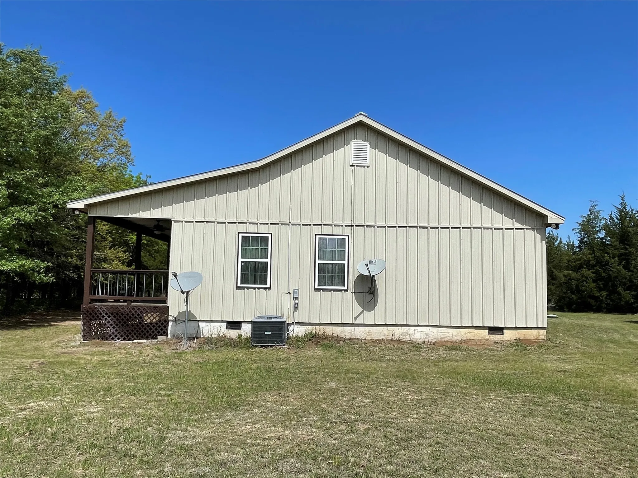 Single Family Residence For Sale in Fannin County , 2110 County Road 1220, Savoy, Texas 75479, 2 Bedrooms, 2 Bathrooms, 2 Garage spaces, 1,224 Sqft, built in 2015, Price $349,000, mls#21229588, Real Estate Agent in Savoy, Homes For Sale in Fannin county, Homes For Sale in Savoy, Realtor in Savoy Texas, Real Estate Brokerage Independent Realty Texas, Luminita Cordes Realtor