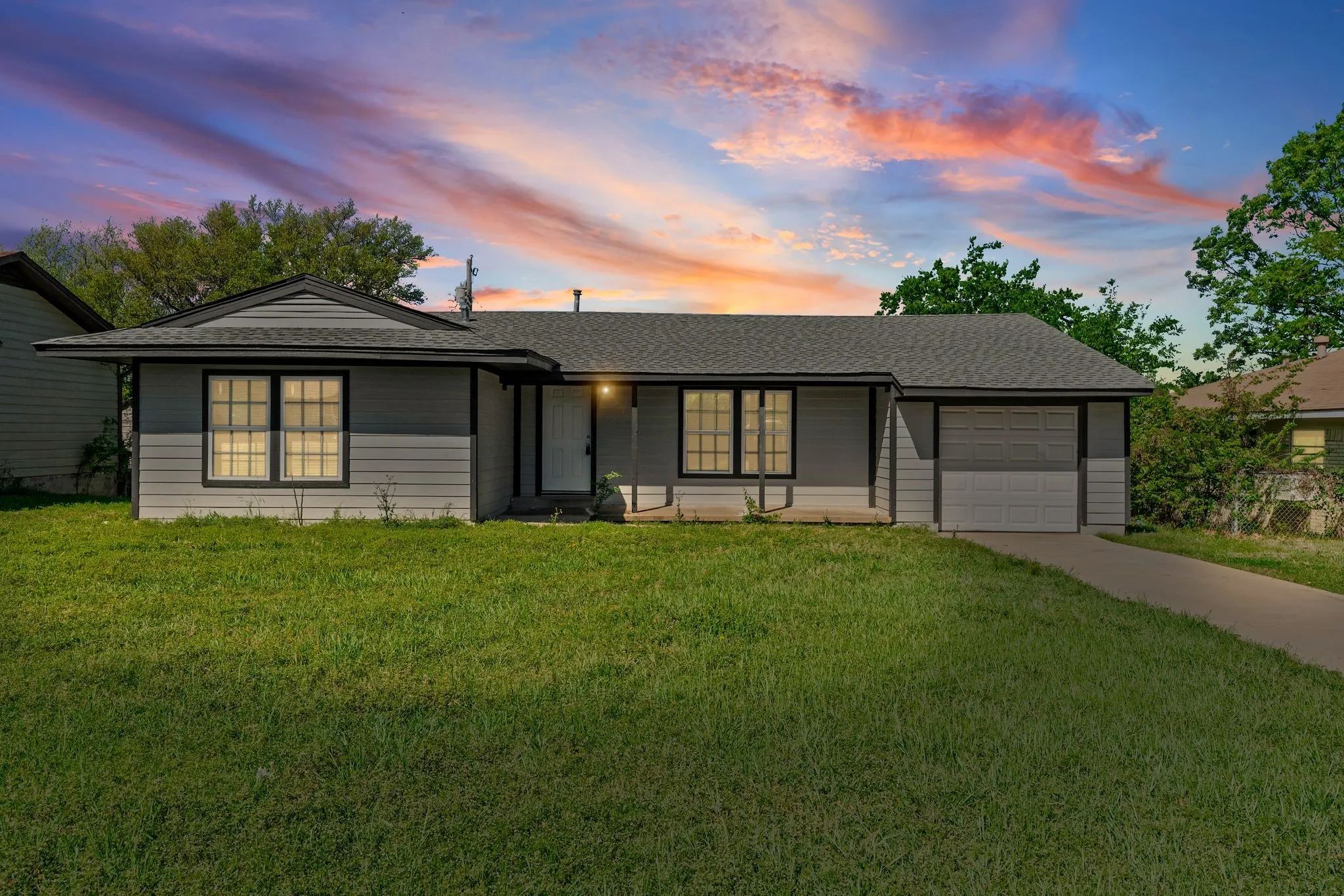 Single Family Residence For Sale in Hunt County , 1704 Langford Street, Greenville, Texas 75401, 2 Bedroom, 1 Bathroom, Garage spaces, 1,080 Sqft, built in 1967, mls#21231320, Real Estate Agent in Greenville, Homes For Sale in Hunt county, Homes For Sale in Greenville, Realtor in Greenville Texas, Real Estate Brokerage Independent Realty Texas, Luminita Cordes Realtor