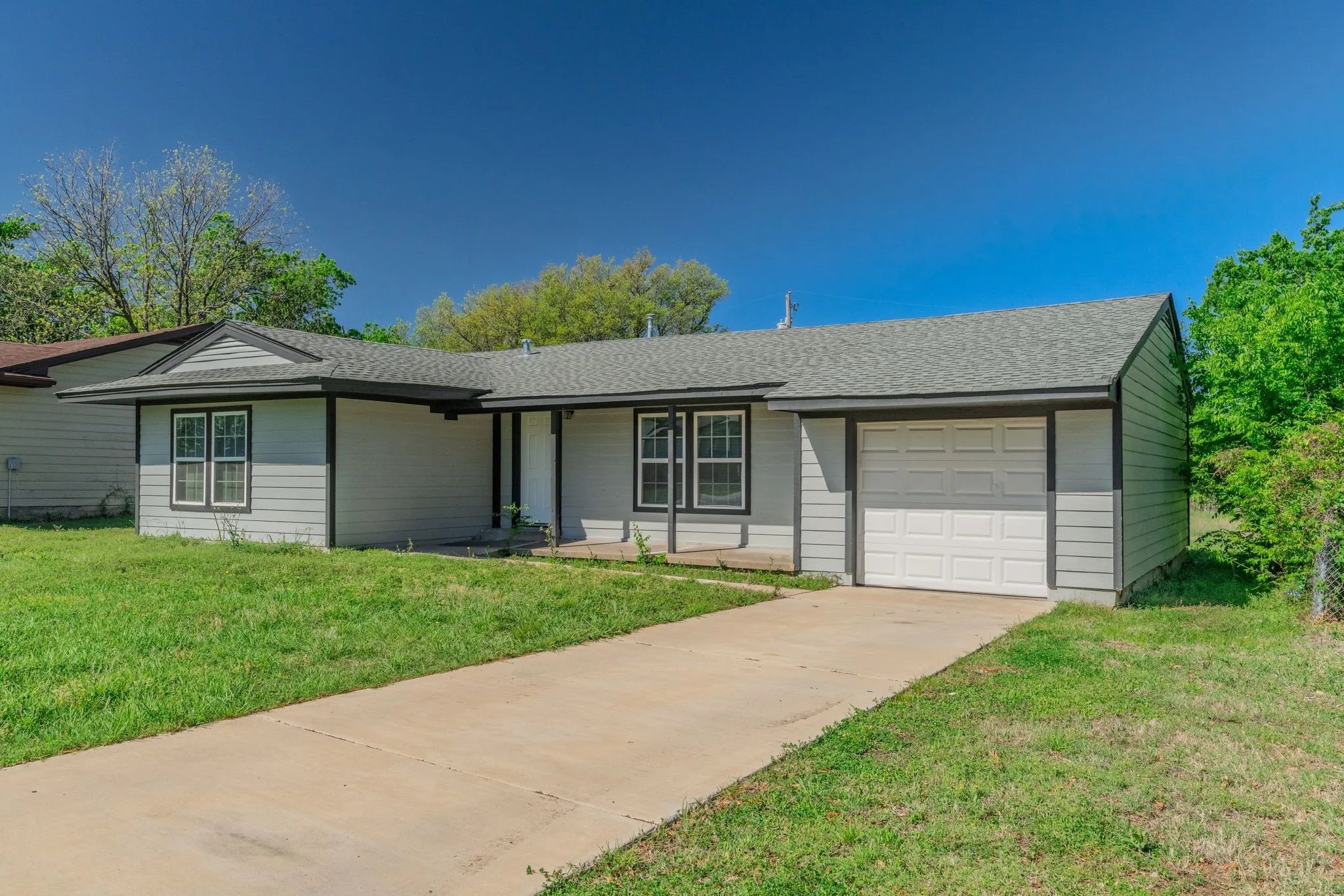 Single Family Residence For Sale in Hunt County , 1704 Langford Street, Greenville, Texas 75401, 2 Bedroom, 1 Bathroom, Garage spaces, 1,080 Sqft, built in 1967, mls#21231320, Real Estate Agent in Greenville, Homes For Sale in Hunt county, Homes For Sale in Greenville, Realtor in Greenville Texas, Real Estate Brokerage Independent Realty Texas, Luminita Cordes Realtor
