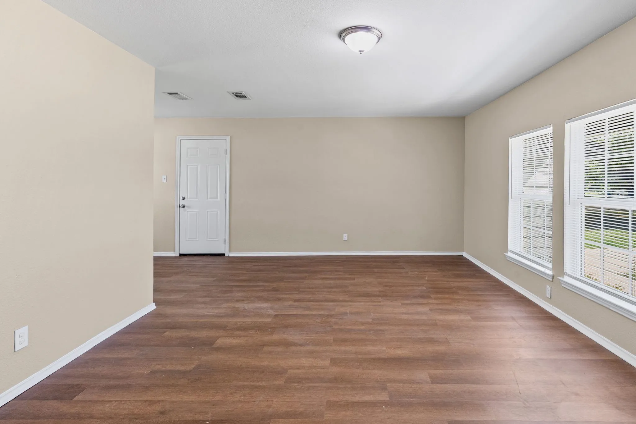 Single Family Residence For Sale in Hunt County , 1704 Langford Street, Greenville, Texas 75401, 2 Bedroom, 1 Bathroom, Garage spaces, 1,080 Sqft, built in 1967, mls#21231320, Real Estate Agent in Greenville, Homes For Sale in Hunt county, Homes For Sale in Greenville, Realtor in Greenville Texas, Real Estate Brokerage Independent Realty Texas, Luminita Cordes Realtor