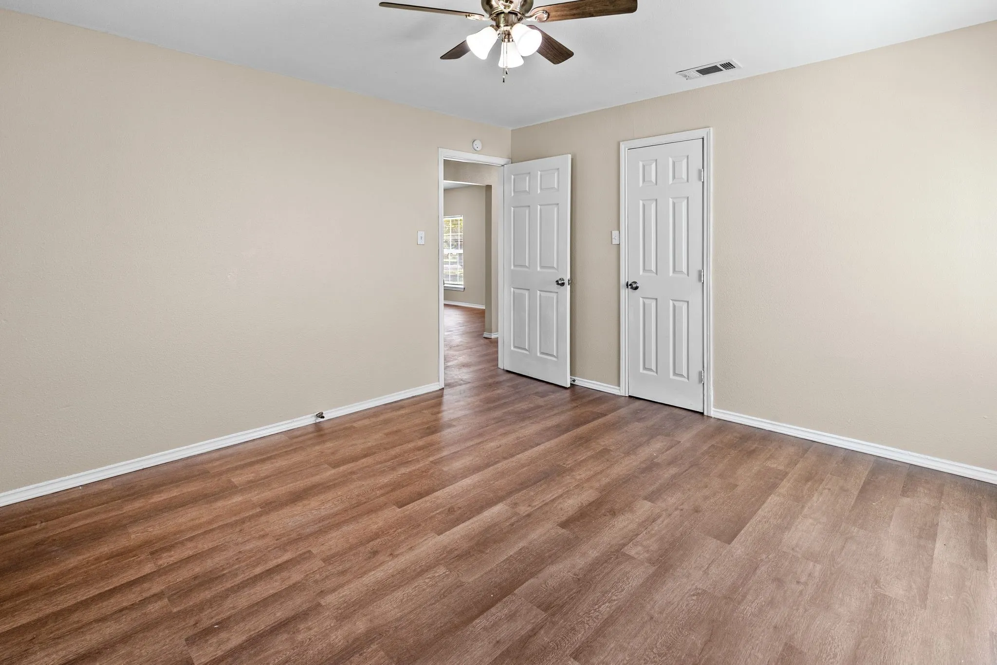 Single Family Residence For Sale in Hunt County , 1704 Langford Street, Greenville, Texas 75401, 2 Bedroom, 1 Bathroom, Garage spaces, 1,080 Sqft, built in 1967, mls#21231320, Real Estate Agent in Greenville, Homes For Sale in Hunt county, Homes For Sale in Greenville, Realtor in Greenville Texas, Real Estate Brokerage Independent Realty Texas, Luminita Cordes Realtor