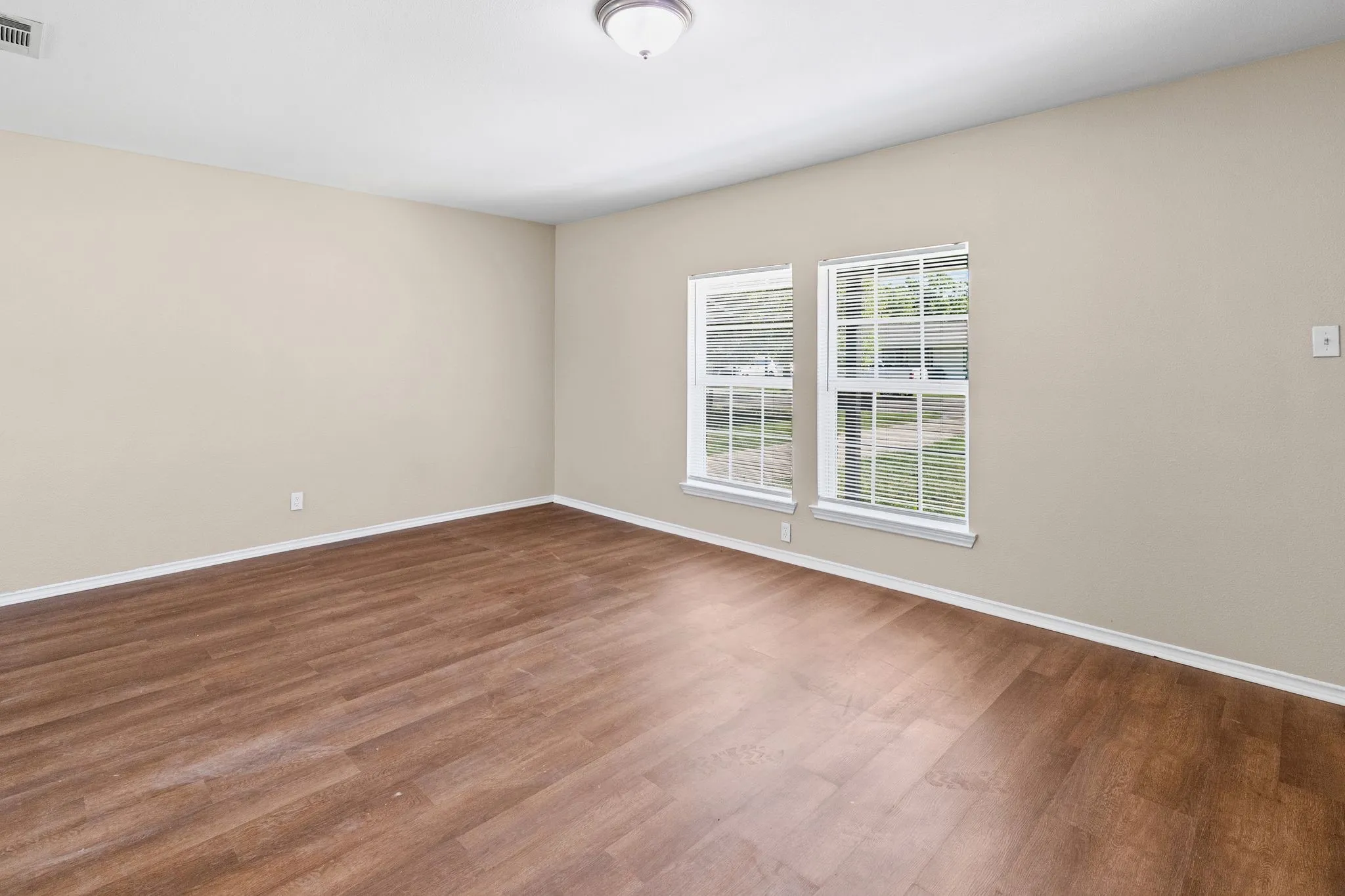Single Family Residence For Sale in Hunt County , 1704 Langford Street, Greenville, Texas 75401, 2 Bedroom, 1 Bathroom, Garage spaces, 1,080 Sqft, built in 1967, mls#21231320, Real Estate Agent in Greenville, Homes For Sale in Hunt county, Homes For Sale in Greenville, Realtor in Greenville Texas, Real Estate Brokerage Independent Realty Texas, Luminita Cordes Realtor