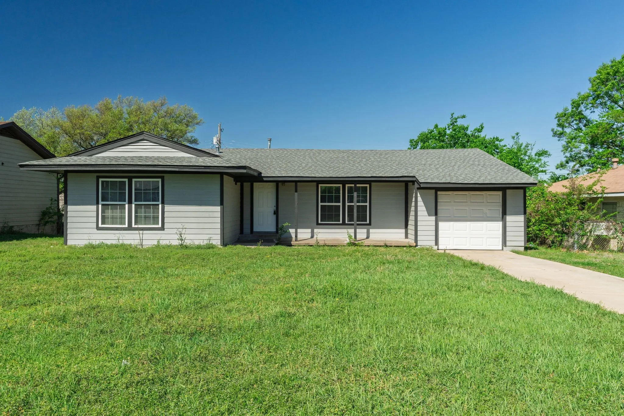 Single Family Residence For Sale in Hunt County , 1704 Langford Street, Greenville, Texas 75401, 2 Bedroom, 1 Bathroom, Garage spaces, 1,080 Sqft, built in 1967, mls#21231320, Real Estate Agent in Greenville, Homes For Sale in Hunt county, Homes For Sale in Greenville, Realtor in Greenville Texas, Real Estate Brokerage Independent Realty Texas, Luminita Cordes Realtor