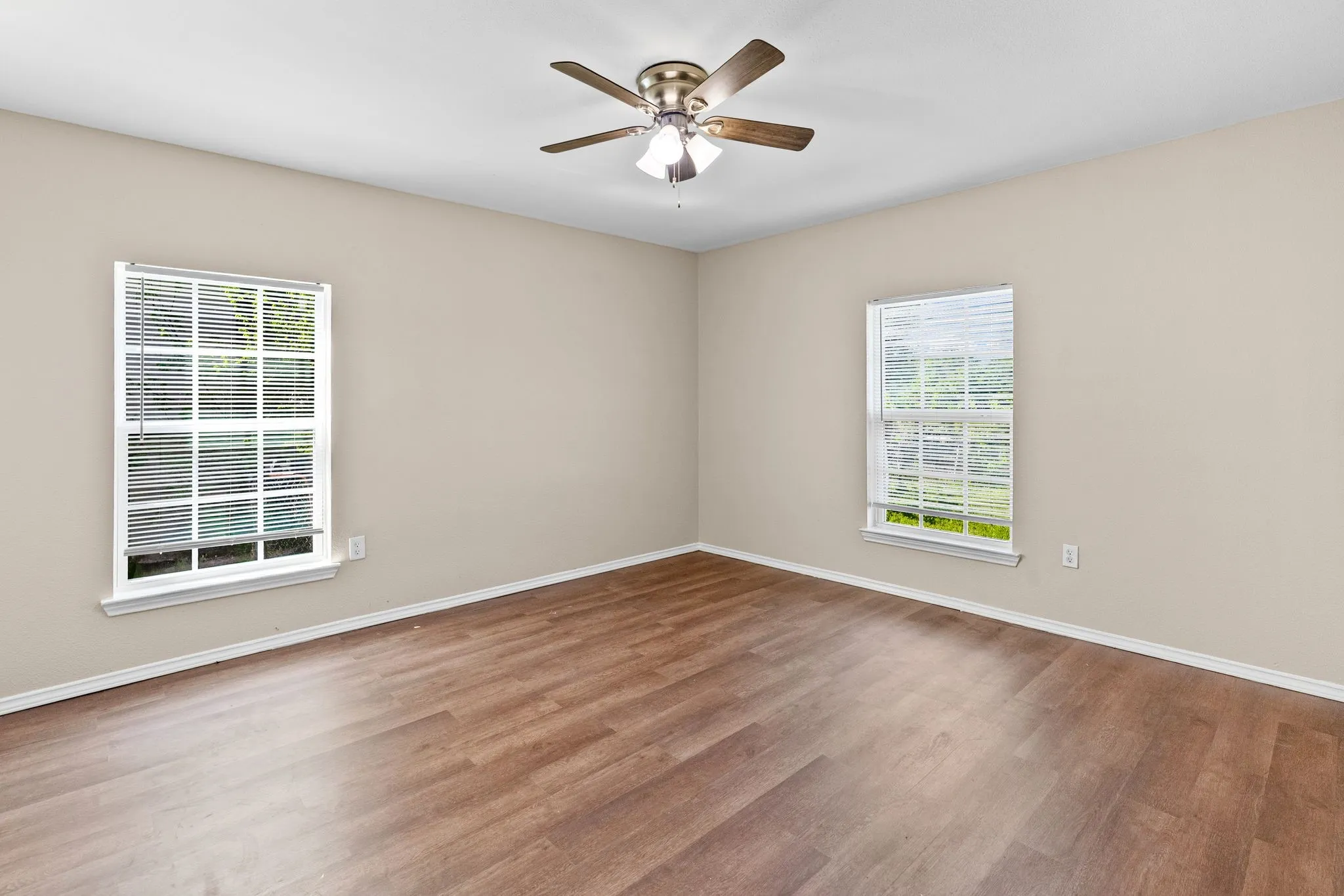 Single Family Residence For Sale in Hunt County , 1704 Langford Street, Greenville, Texas 75401, 2 Bedroom, 1 Bathroom, Garage spaces, 1,080 Sqft, built in 1967, mls#21231320, Real Estate Agent in Greenville, Homes For Sale in Hunt county, Homes For Sale in Greenville, Realtor in Greenville Texas, Real Estate Brokerage Independent Realty Texas, Luminita Cordes Realtor
