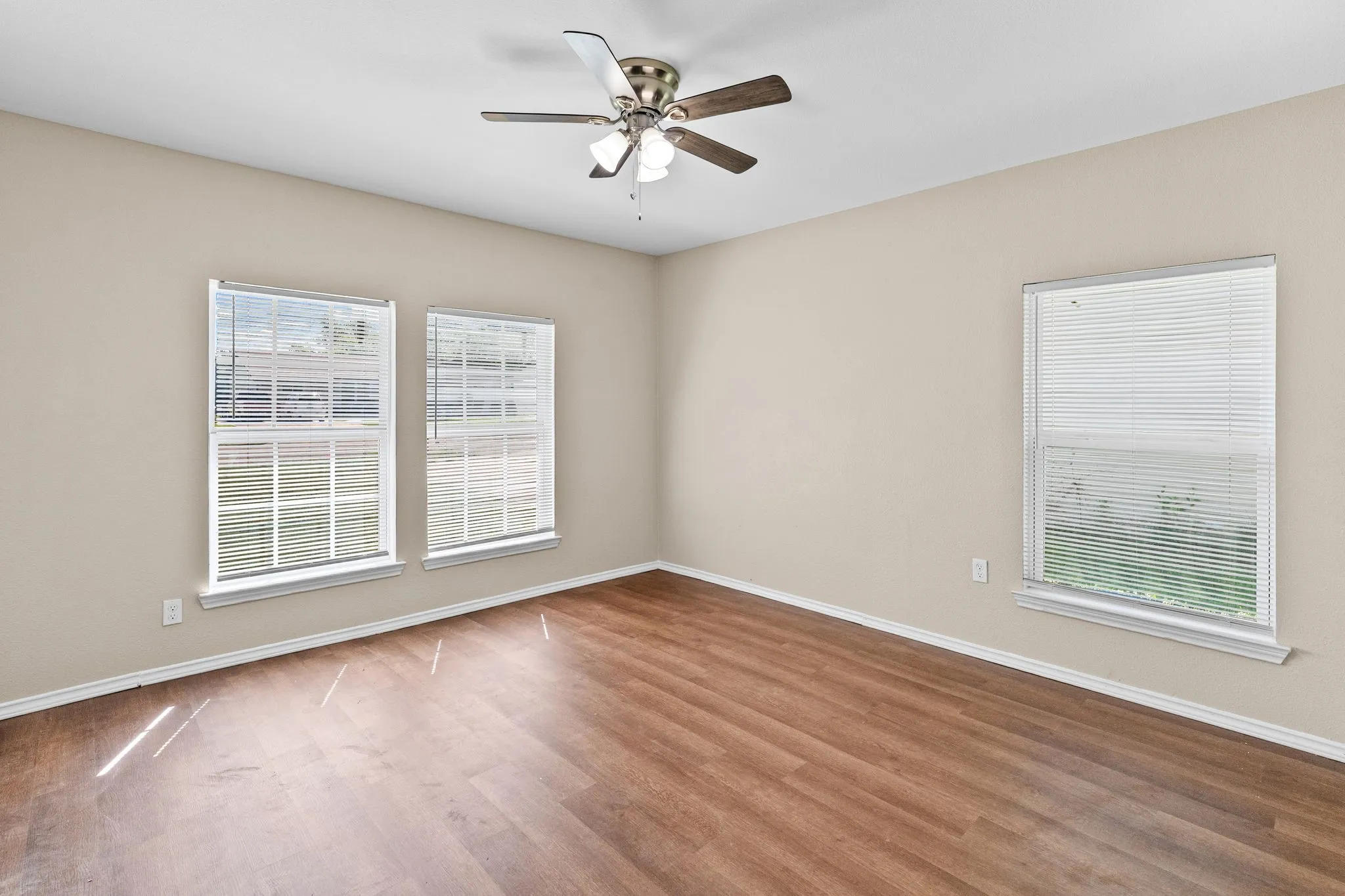 Single Family Residence For Sale in Hunt County , 1704 Langford Street, Greenville, Texas 75401, 2 Bedroom, 1 Bathroom, Garage spaces, 1,080 Sqft, built in 1967, mls#21231320, Real Estate Agent in Greenville, Homes For Sale in Hunt county, Homes For Sale in Greenville, Realtor in Greenville Texas, Real Estate Brokerage Independent Realty Texas, Luminita Cordes Realtor