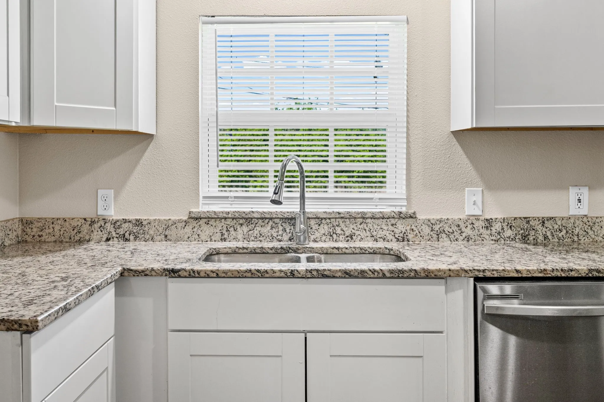 Single Family Residence For Sale in Hunt County , 1704 Langford Street, Greenville, Texas 75401, 2 Bedroom, 1 Bathroom, Garage spaces, 1,080 Sqft, built in 1967, mls#21231320, Real Estate Agent in Greenville, Homes For Sale in Hunt county, Homes For Sale in Greenville, Realtor in Greenville Texas, Real Estate Brokerage Independent Realty Texas, Luminita Cordes Realtor